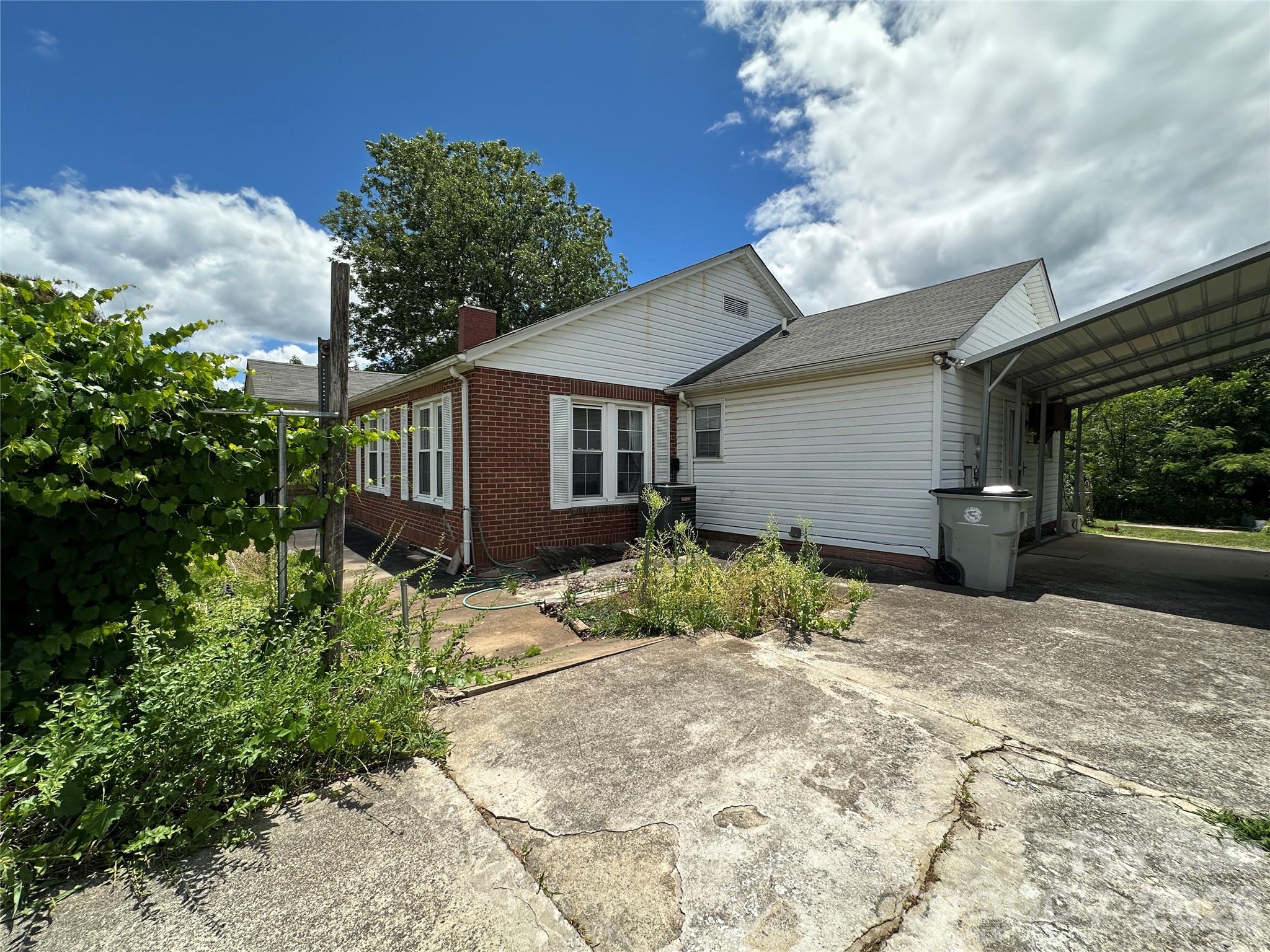 Single Family Residence at 502 Connelly Springs Road SW, Lenoir, photo 6 of 22