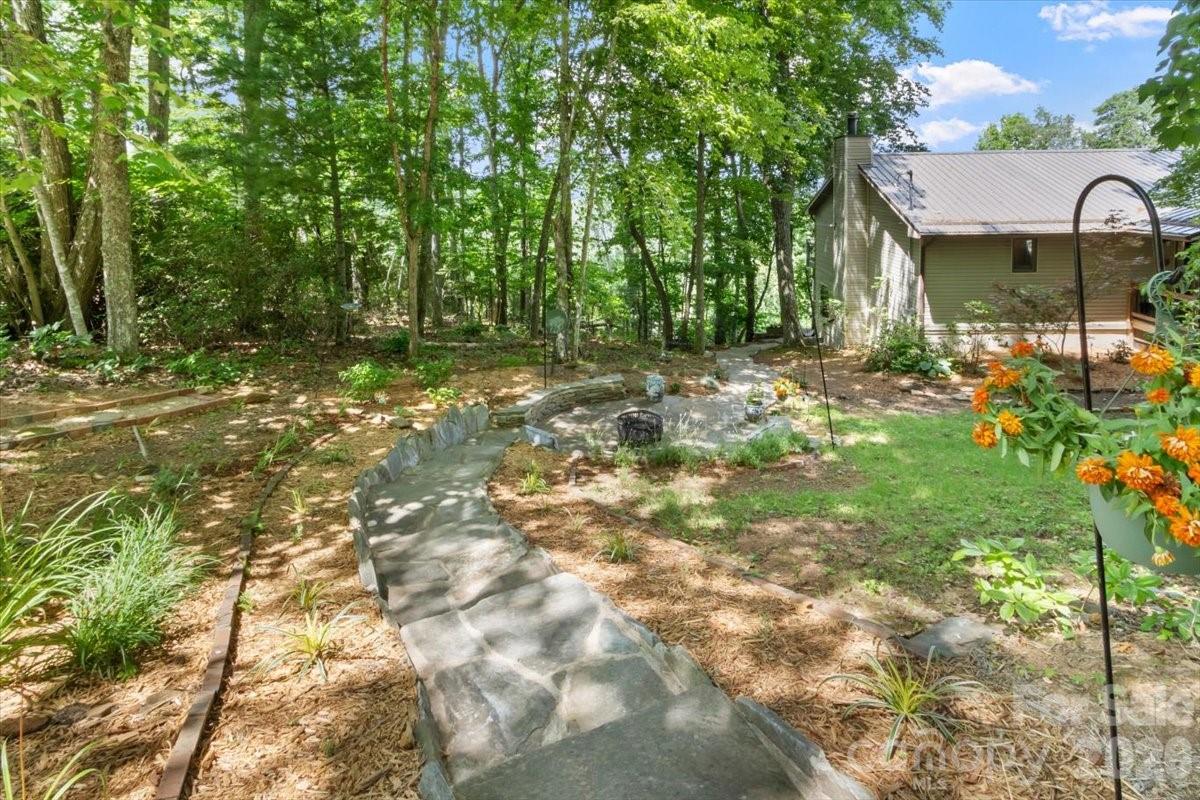Single Family Residence at 1355 Moonshine Mountain Road, Burnsville, photo 4 of 48