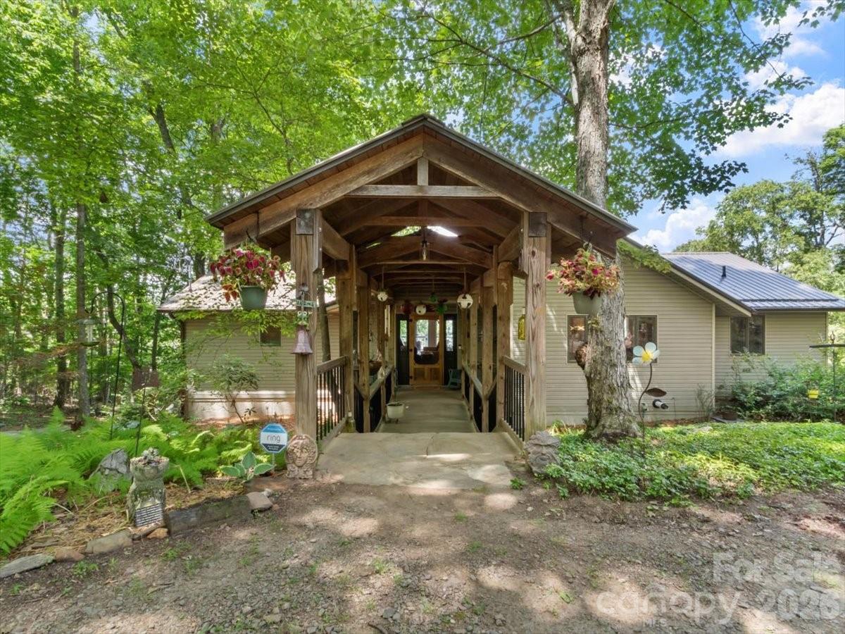 Single Family Residence at 1355 Moonshine Mountain Road, Burnsville