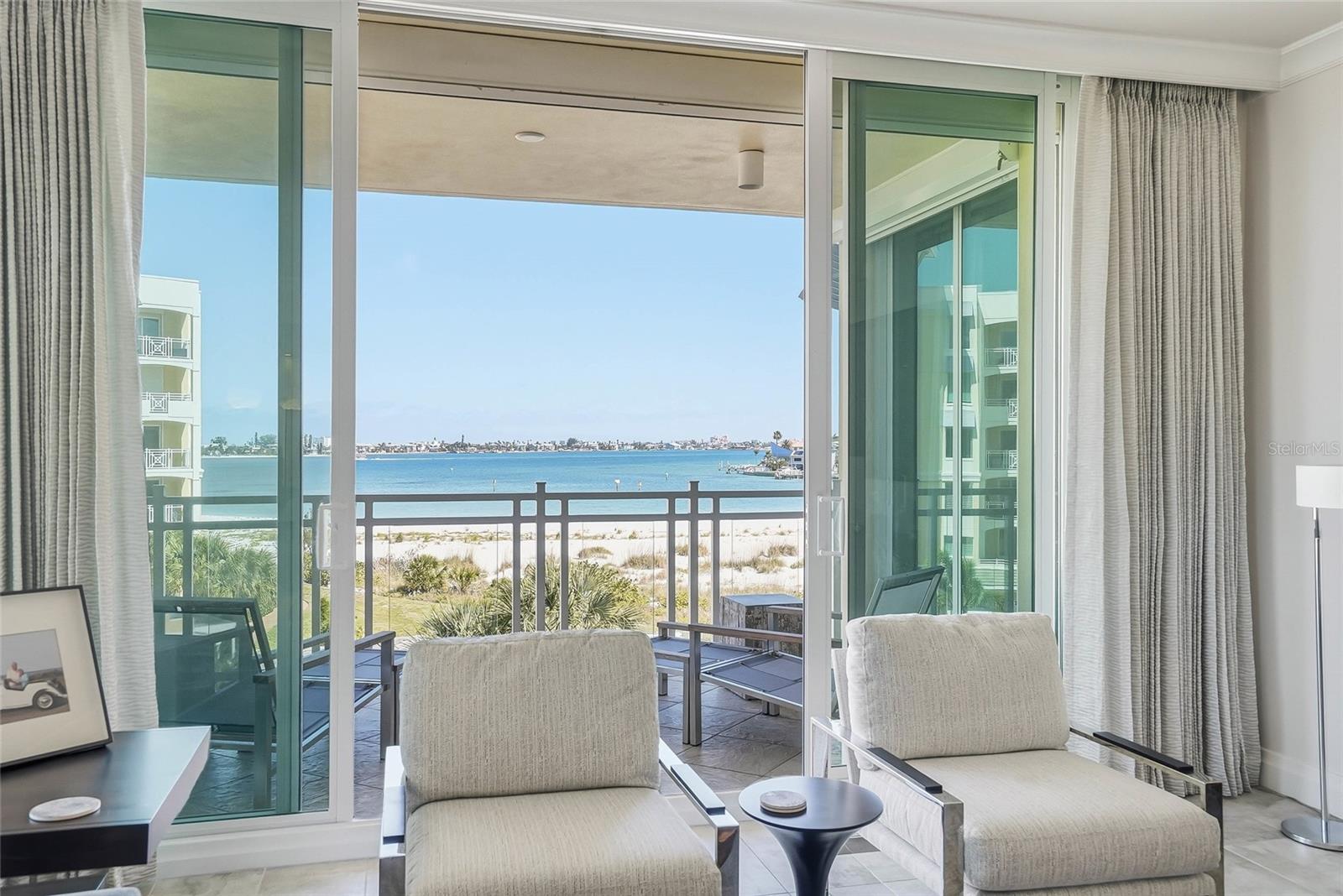 While entertaining friends, enjoy the soothing sound of the water and watch fun boat activity. - 650 COLLANY RD #401, TIERRA VERDE