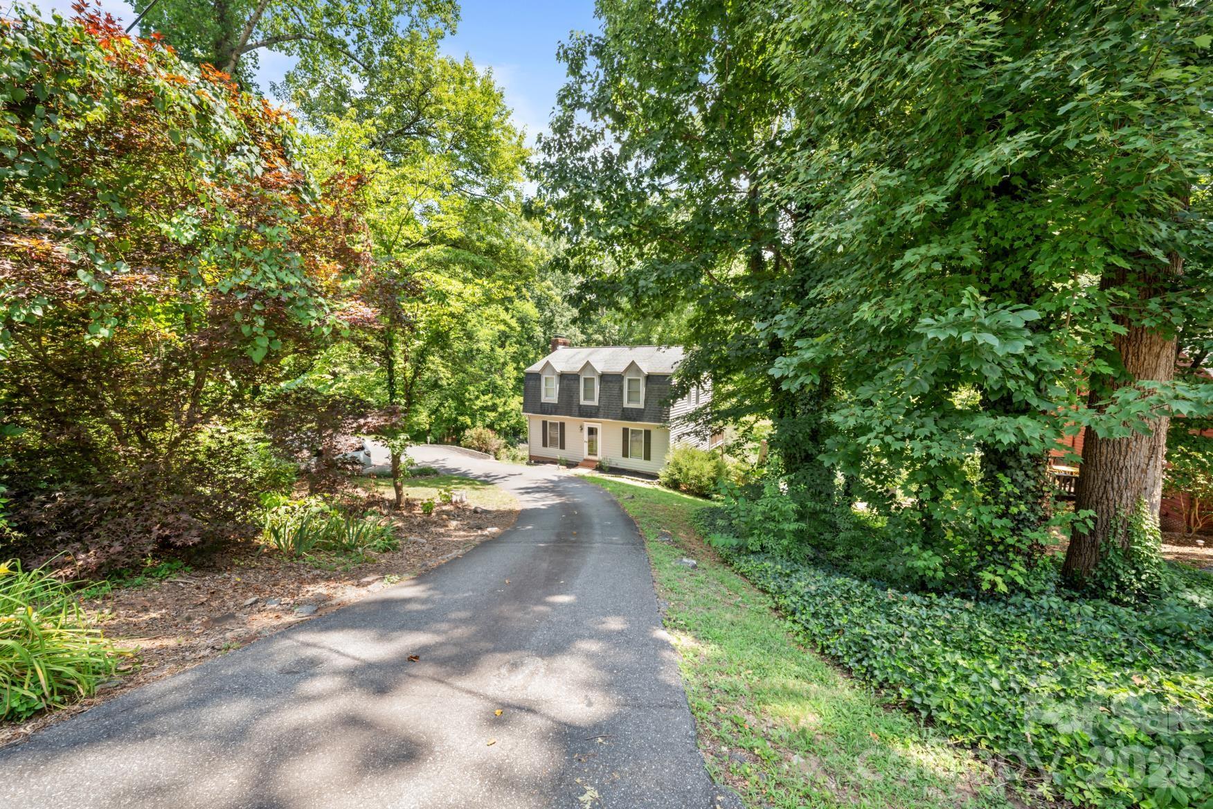Single Family Residence at 112 Wedgewood Drive, Morganton, photo 2 of 26