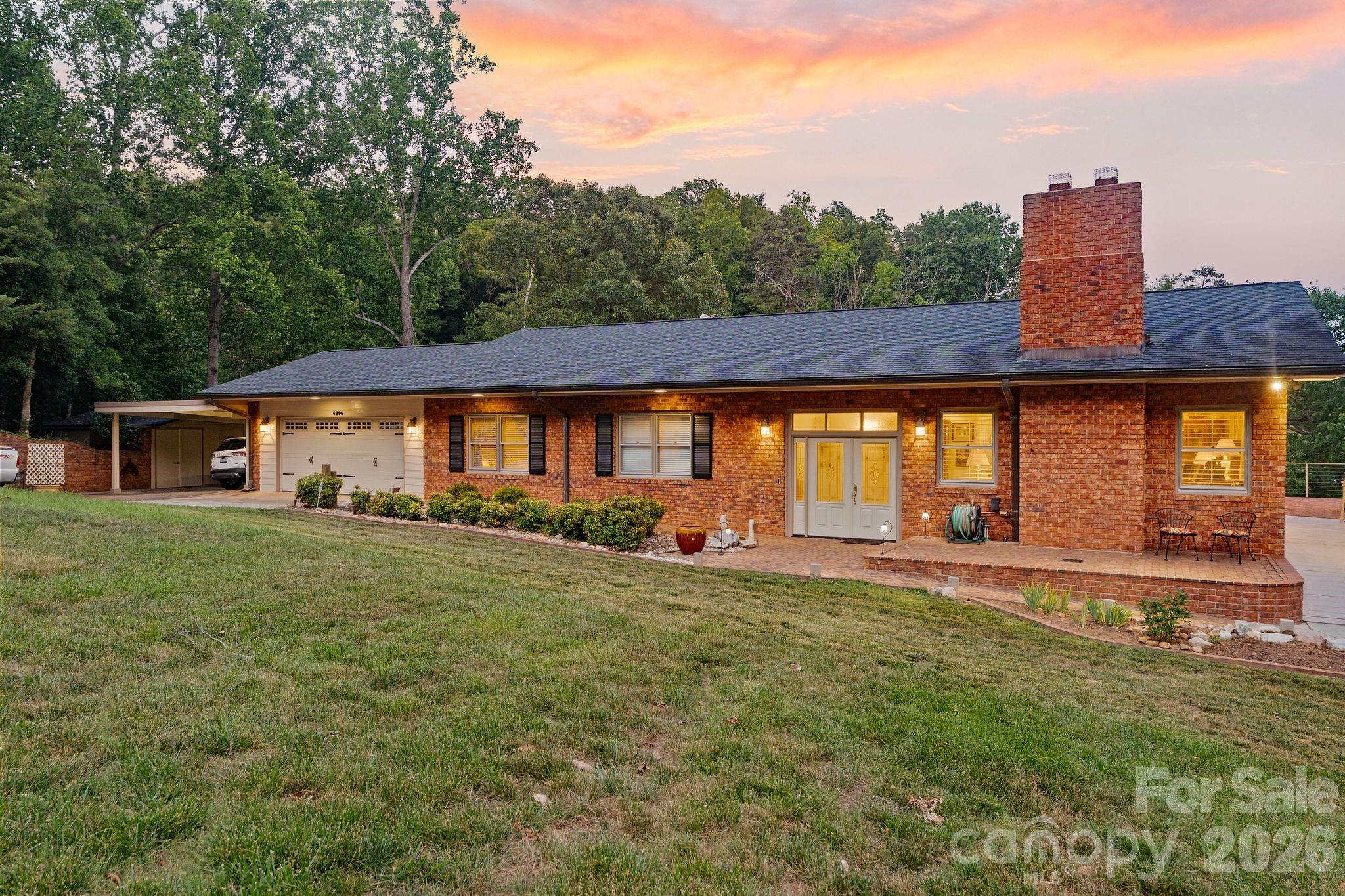 Single Family Residence at 6296 Southlake Drive, Hickory, photo 10 of 48