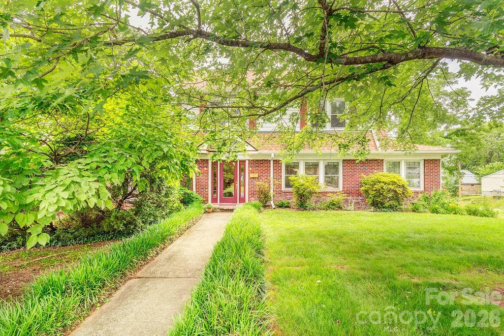 Single Family Residence at 133 Westwood Place, Asheville, photo 2 of 27