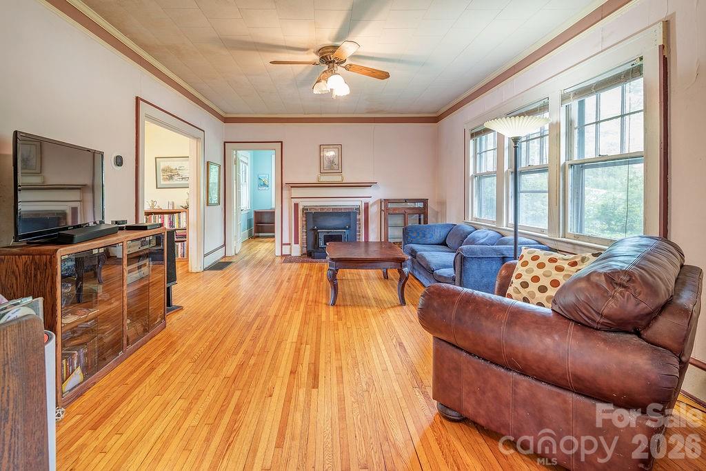 Single Family Residence at 133 Westwood Place, Asheville, photo 4 of 27