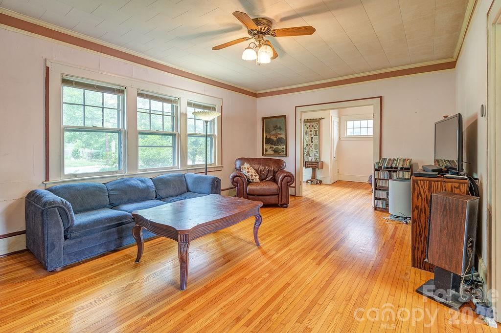 Single Family Residence at 133 Westwood Place, Asheville, photo 5 of 27