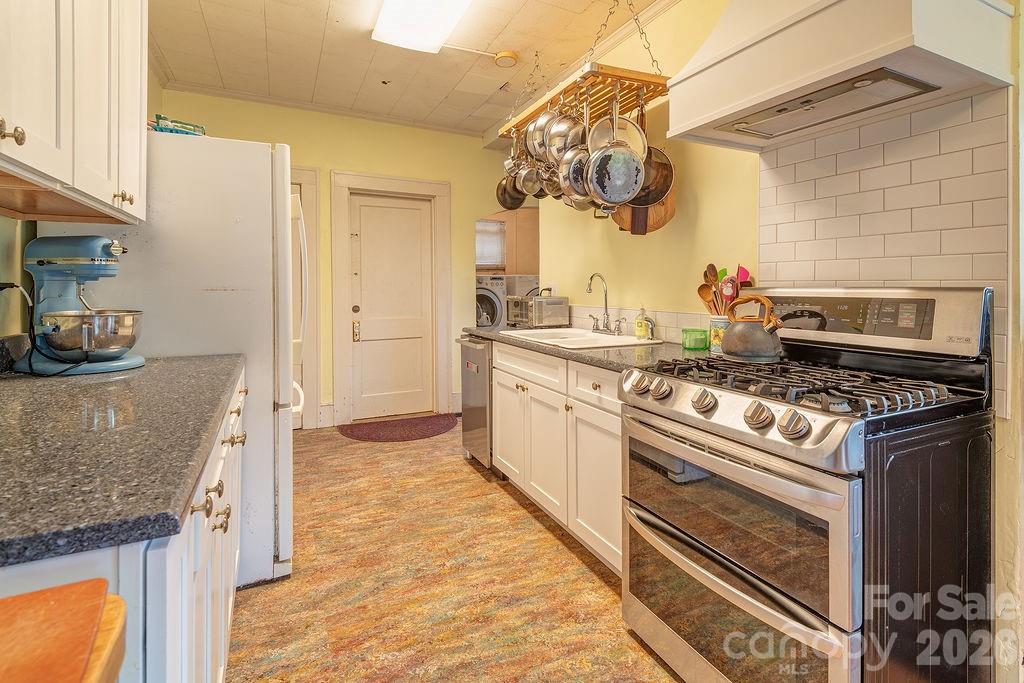 Single Family Residence at 133 Westwood Place, Asheville, photo 9 of 27
