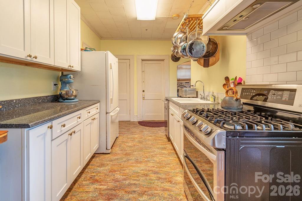 Single Family Residence at 133 Westwood Place, Asheville, photo 10 of 27