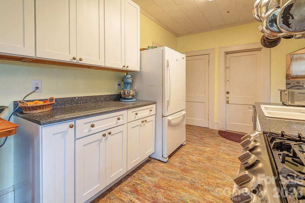 Single Family Residence at 133 Westwood Place, Asheville, photo 11 of 27