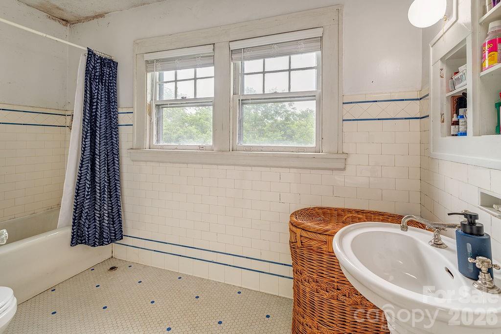 Single Family Residence at 133 Westwood Place, Asheville, photo 16 of 27