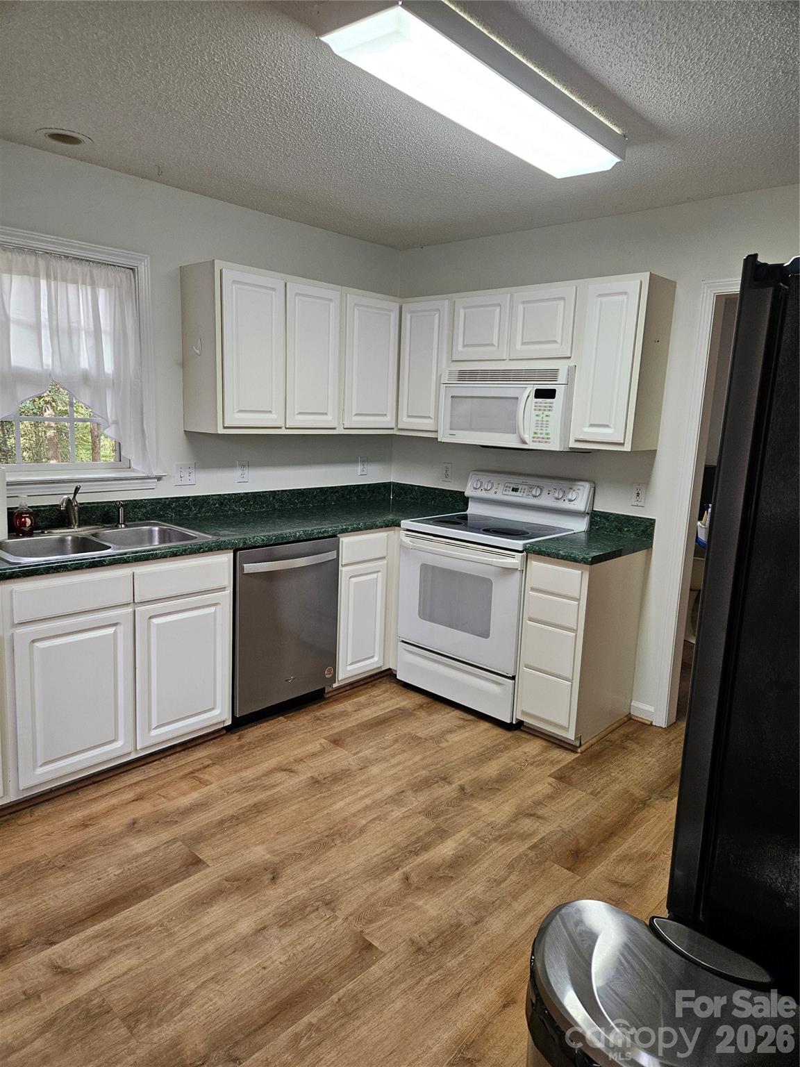 Single Family Residence at 396 Glensprings Drive, Fletcher, photo 10 of 30