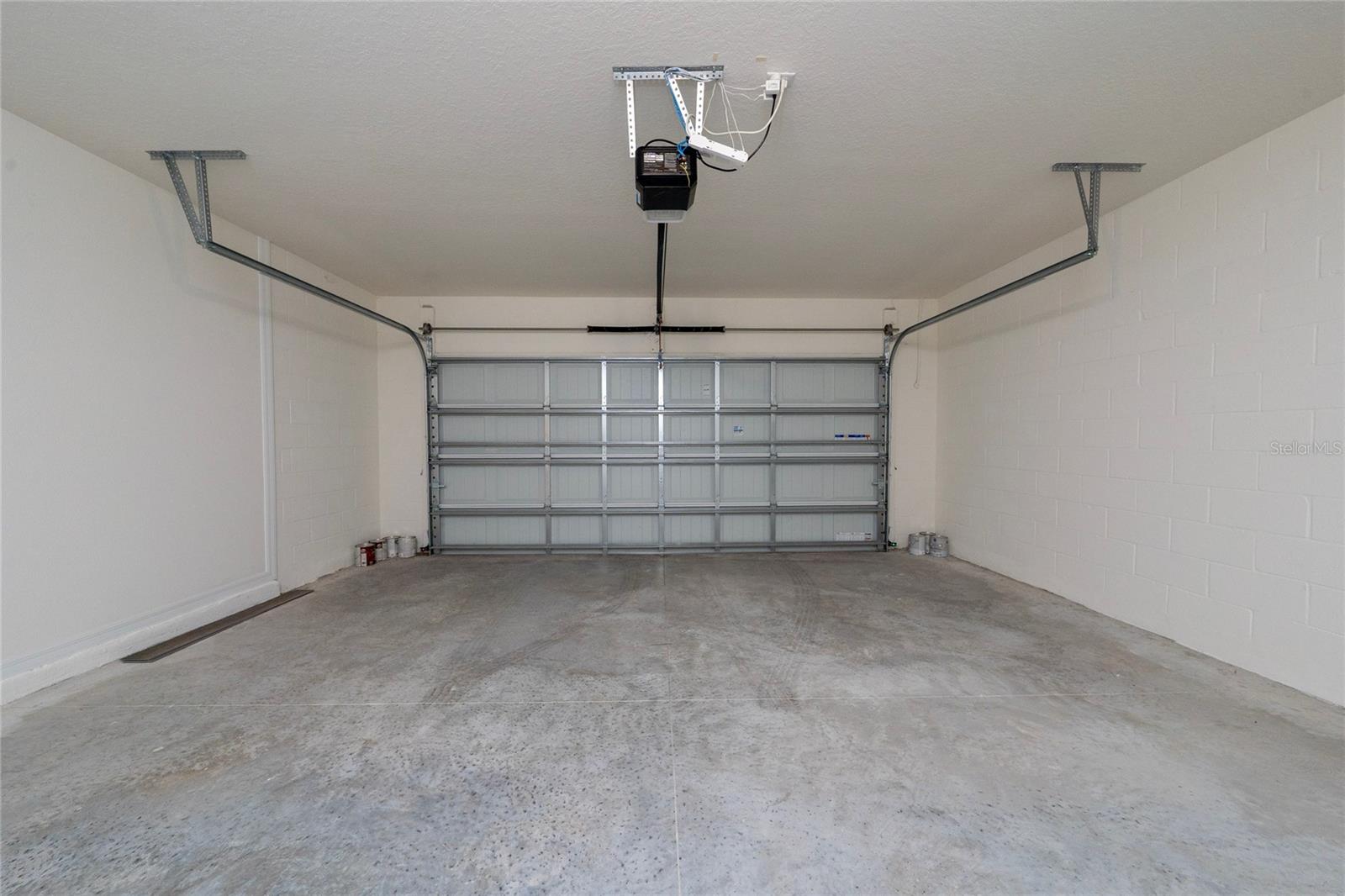 Garage - 698 PARK PLACE BLVD, DAVENPORT