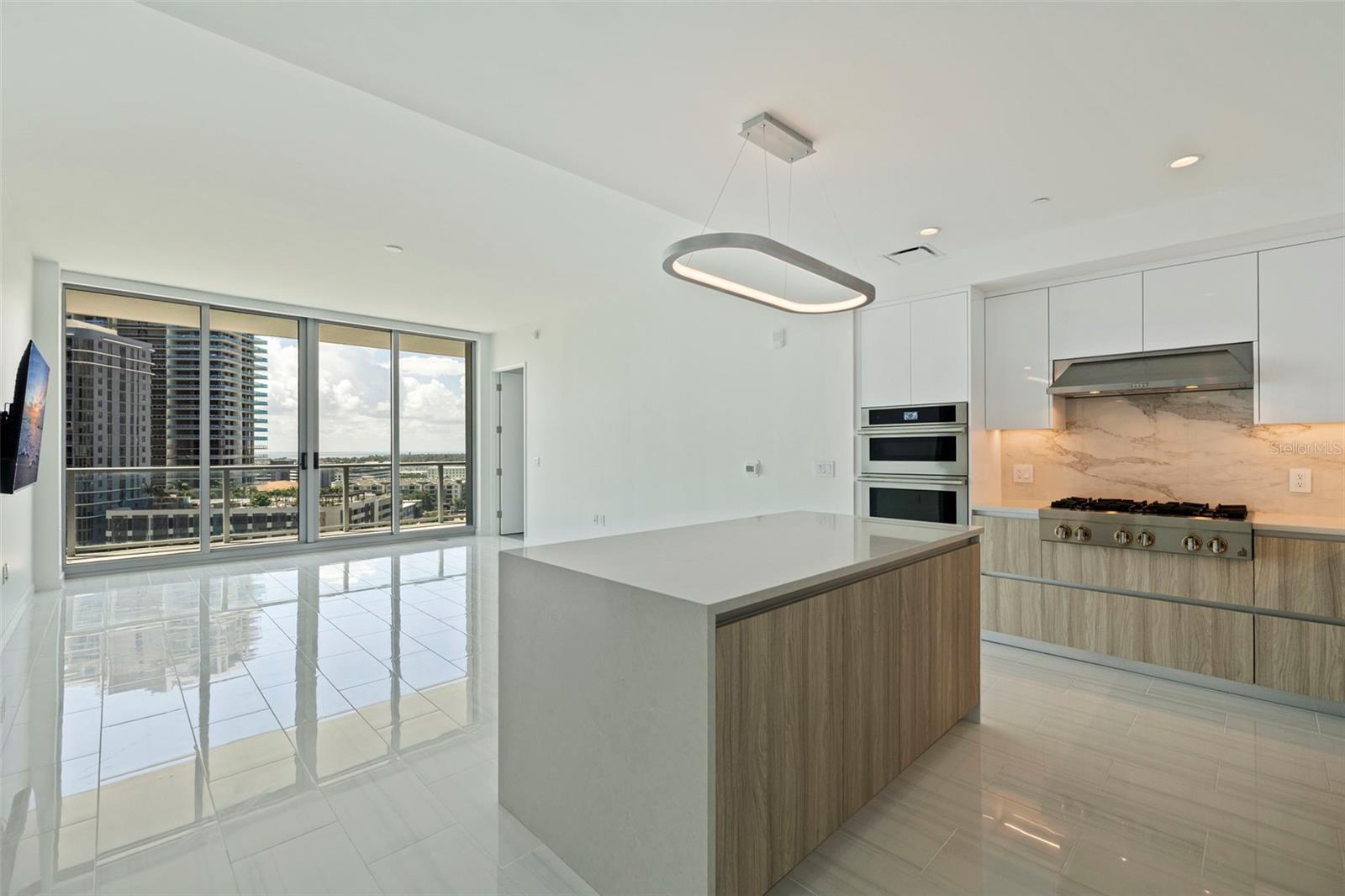 Condominium at 400 CENTRAL AVE #1105, ST PETERSBURG, photo 3 of 88