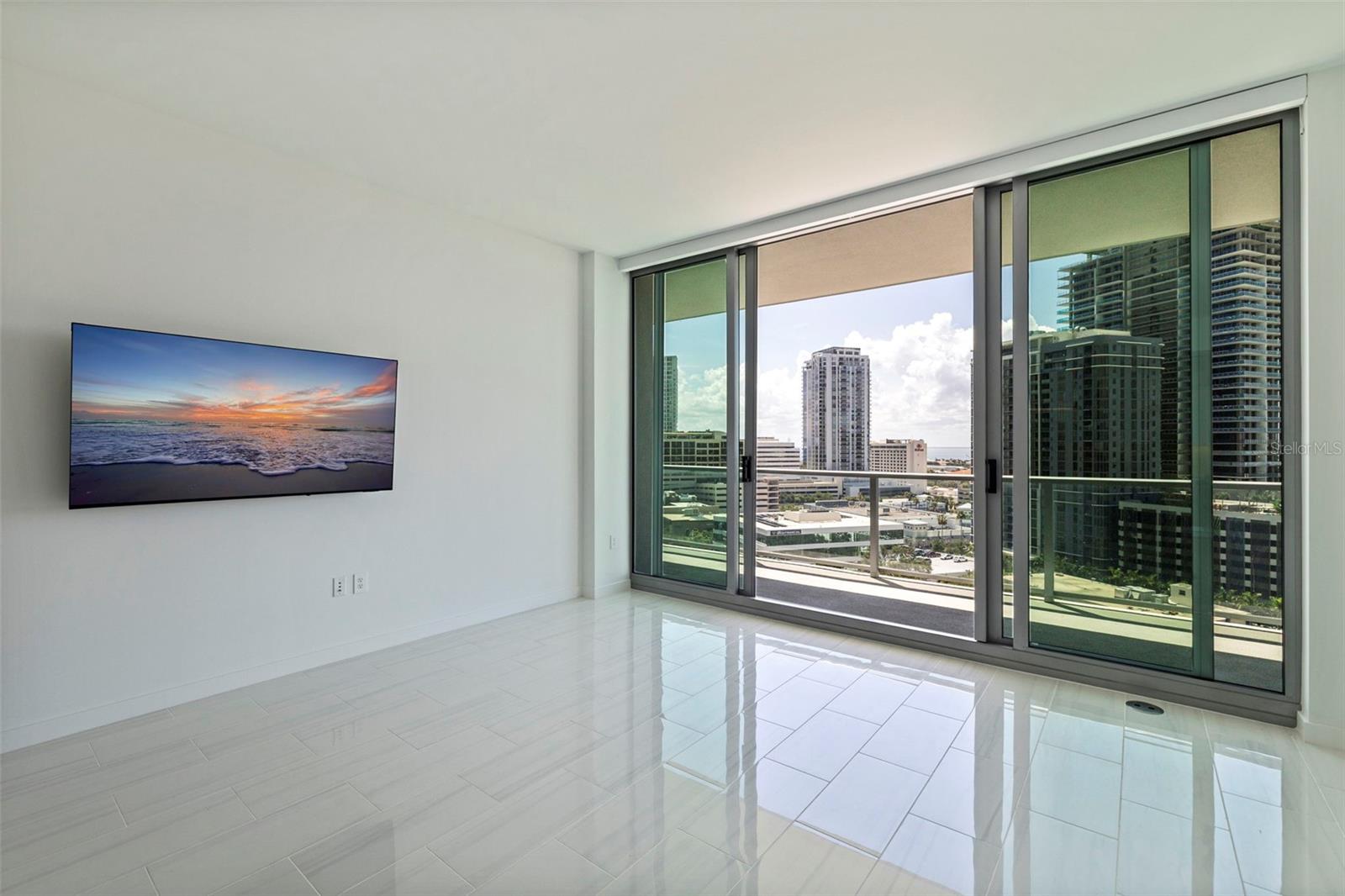Condominium at 400 CENTRAL AVE #1105, ST PETERSBURG, photo 15 of 88