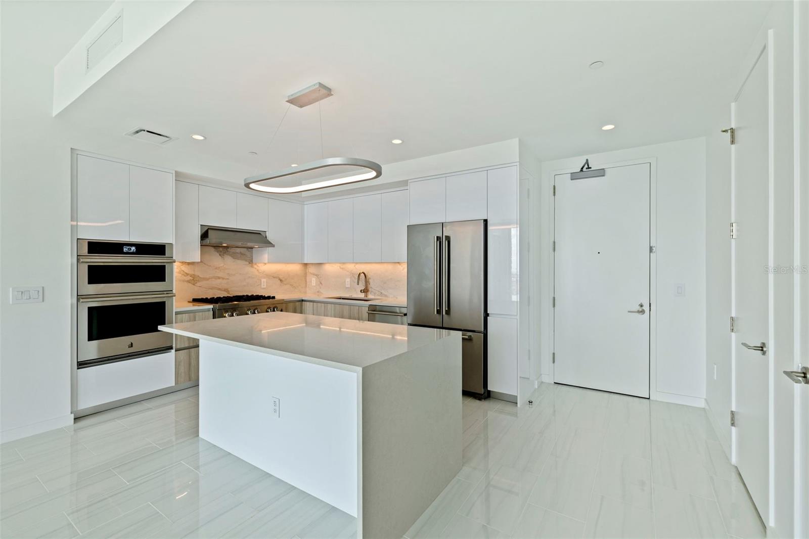 Condominium at 400 CENTRAL AVE #1105, ST PETERSBURG, photo 4 of 88