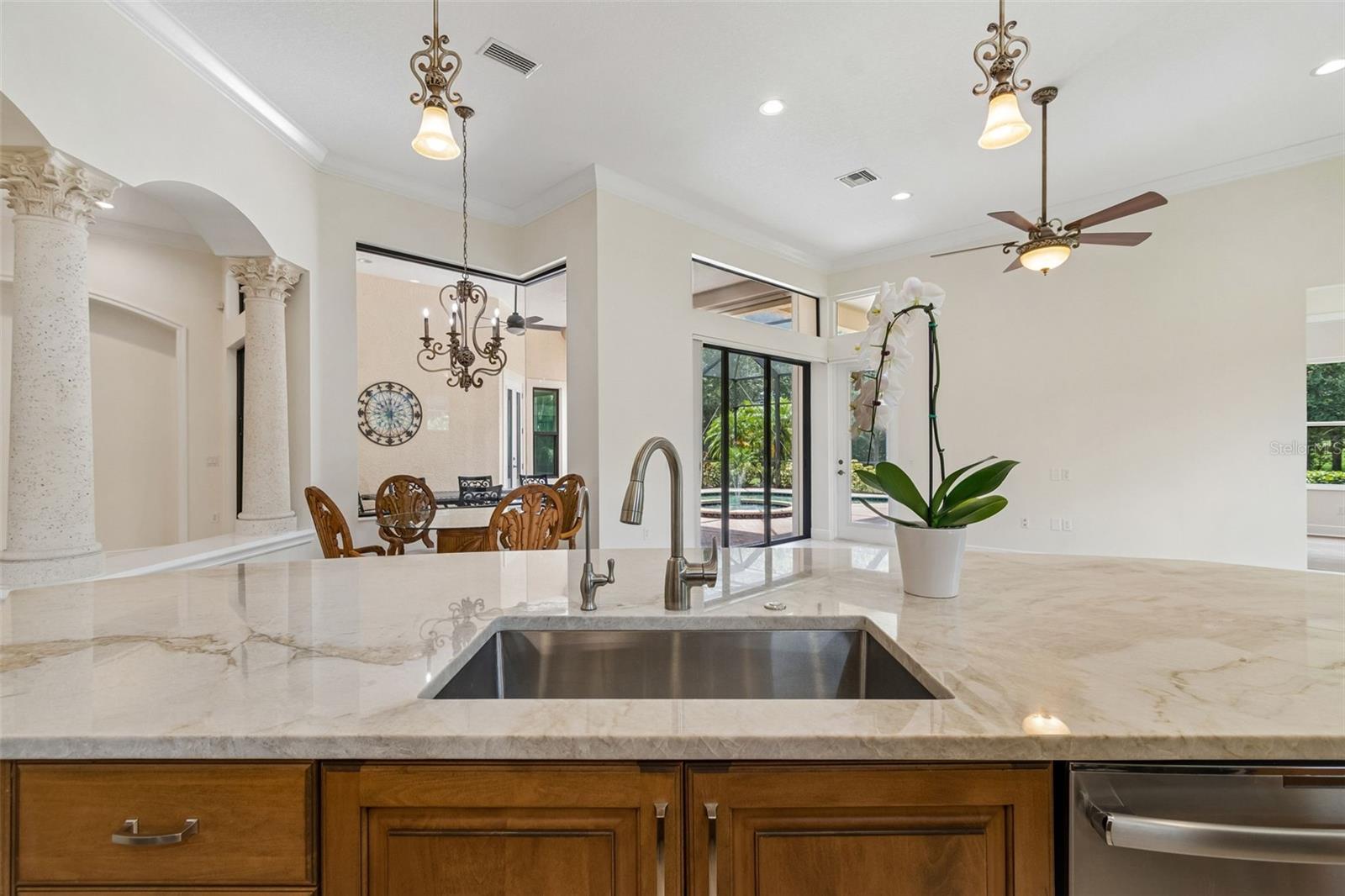 Kitchen Island - 7222 LAKE FOREST GLN, BRADENTON