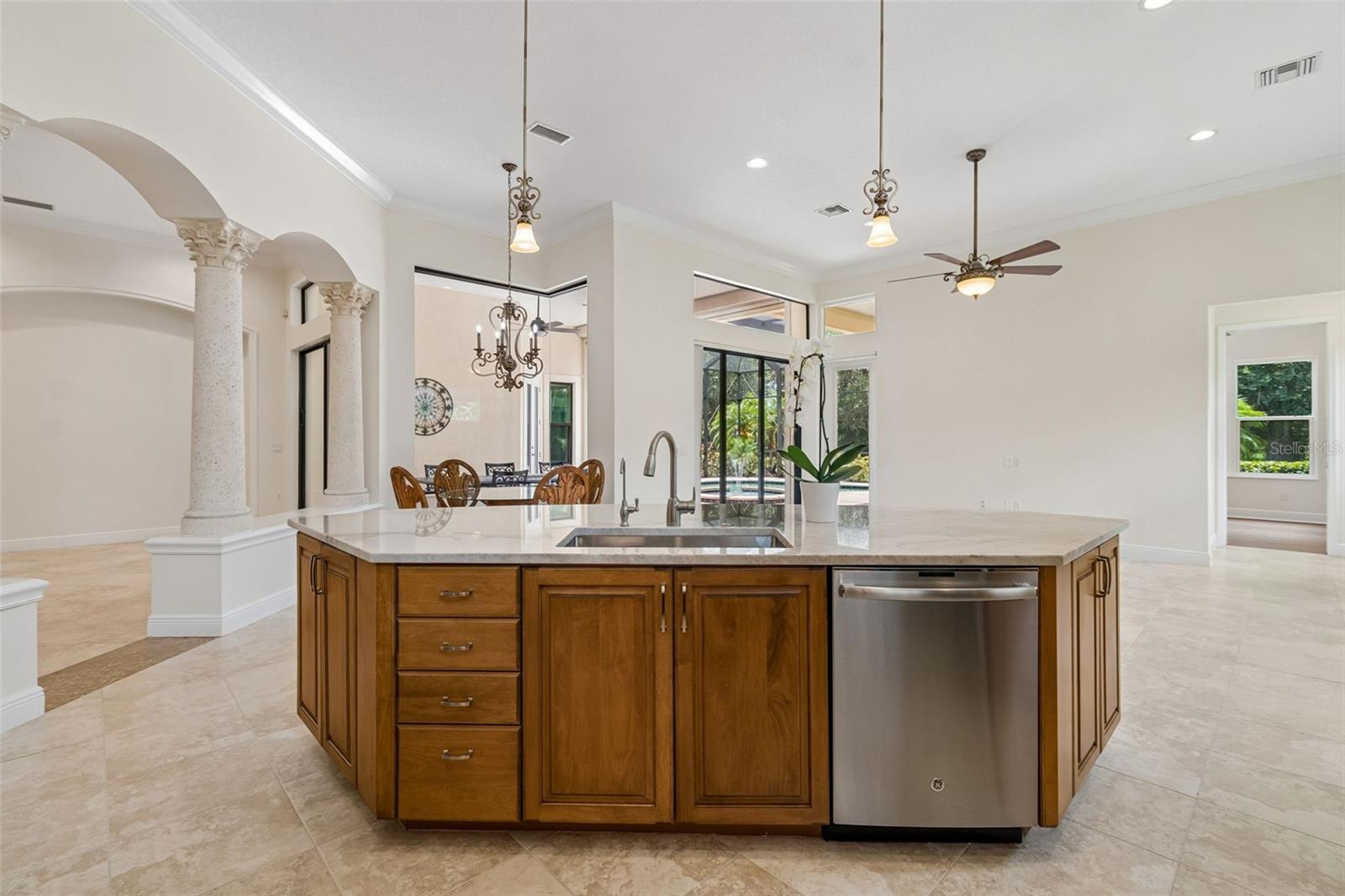 Kitchen Island - 7222 LAKE FOREST GLN, BRADENTON