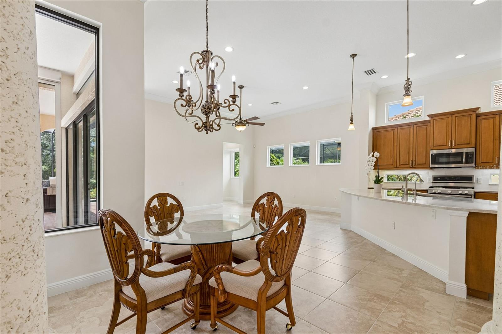 Breakfast Nook - 7222 LAKE FOREST GLN, BRADENTON