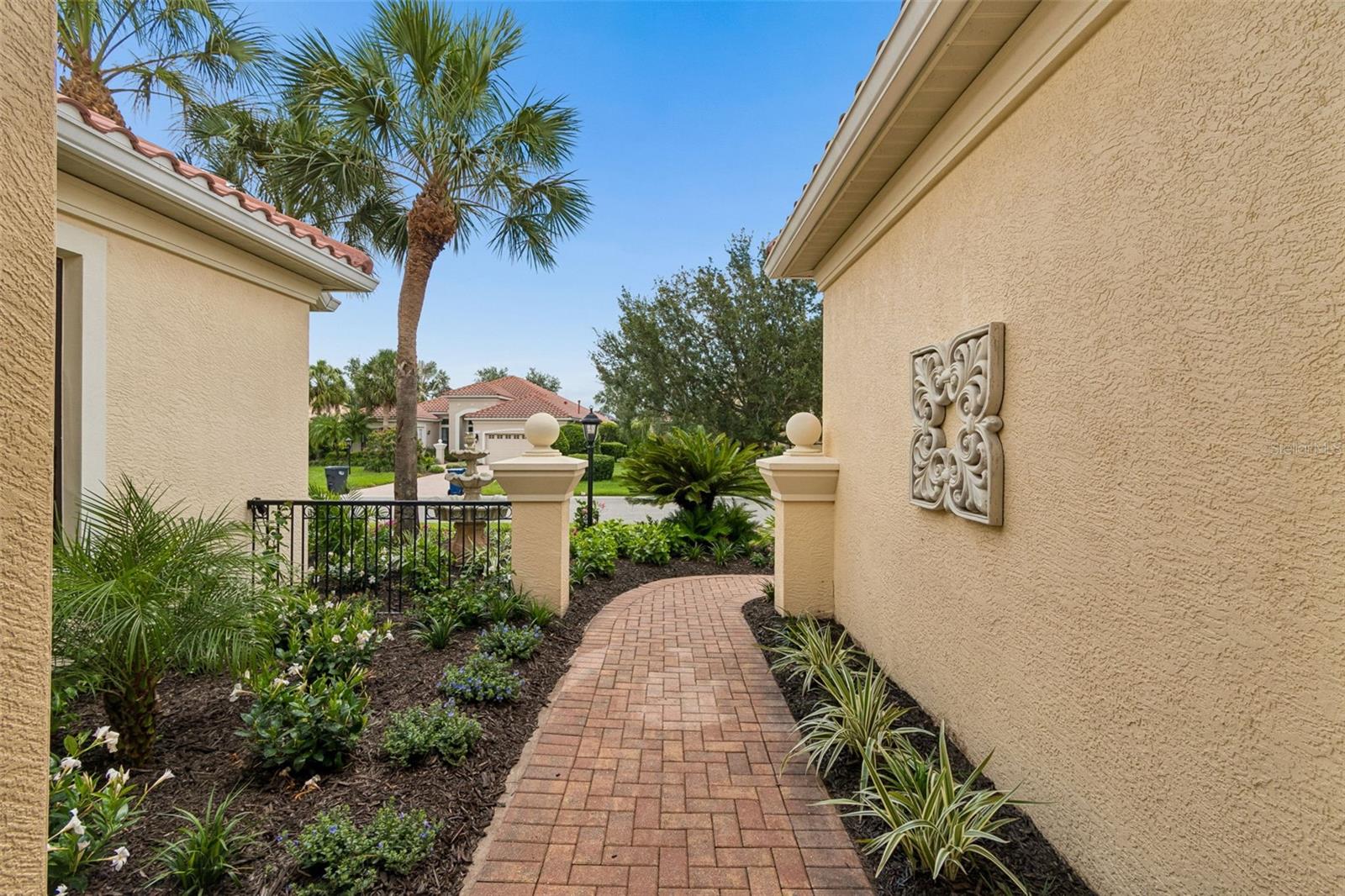 Exterior Courtyard - 7222 LAKE FOREST GLN, BRADENTON