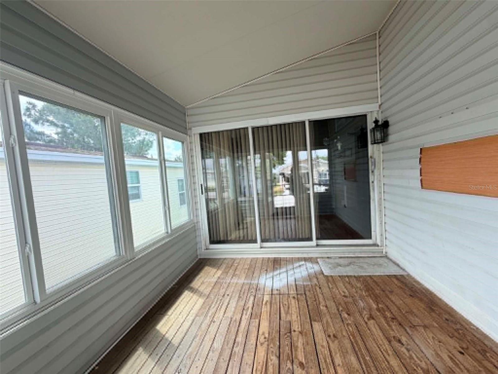 Front Porch - 50989 HIGHWAY 27 #87, DAVENPORT