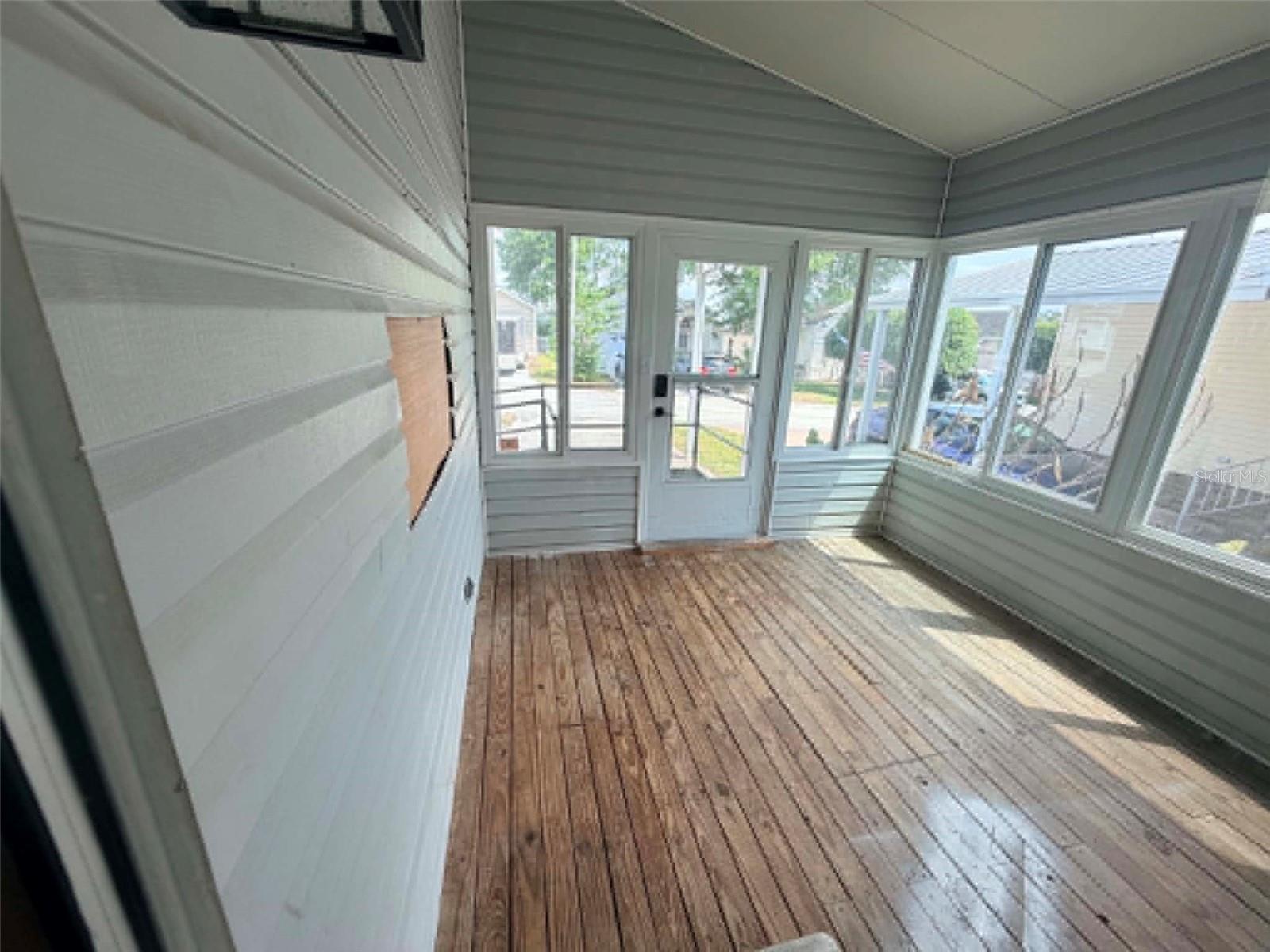 Front porch - 50989 HIGHWAY 27 #87, DAVENPORT