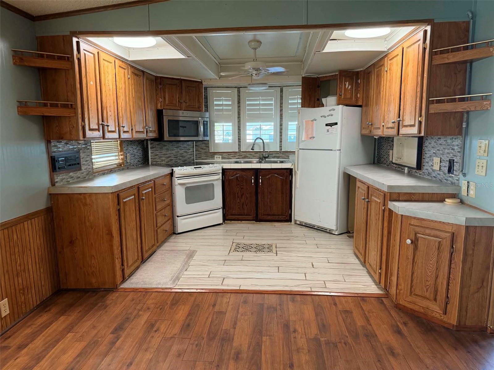 Kitchen - 50989 HIGHWAY 27 #87, DAVENPORT