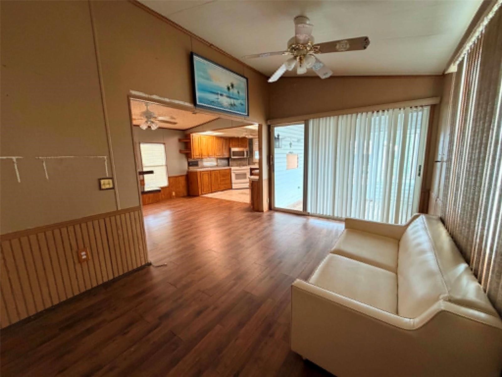 Living Room - 50989 HIGHWAY 27 #87, DAVENPORT
