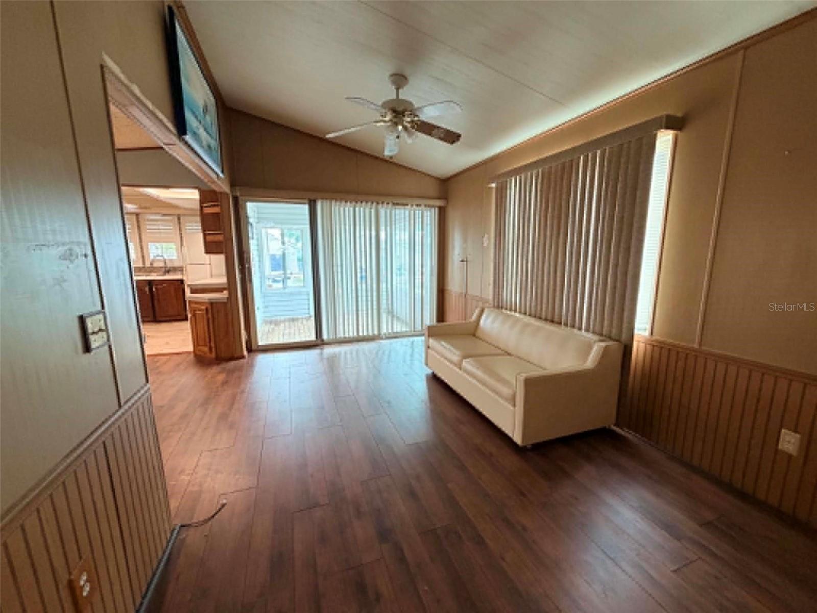Living Room - 50989 HIGHWAY 27 #87, DAVENPORT