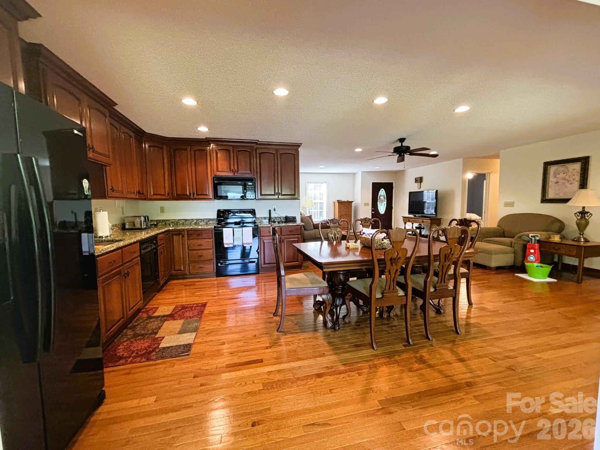 Kitchen Open Concept - 130 Canoe Court, Mount Gilead