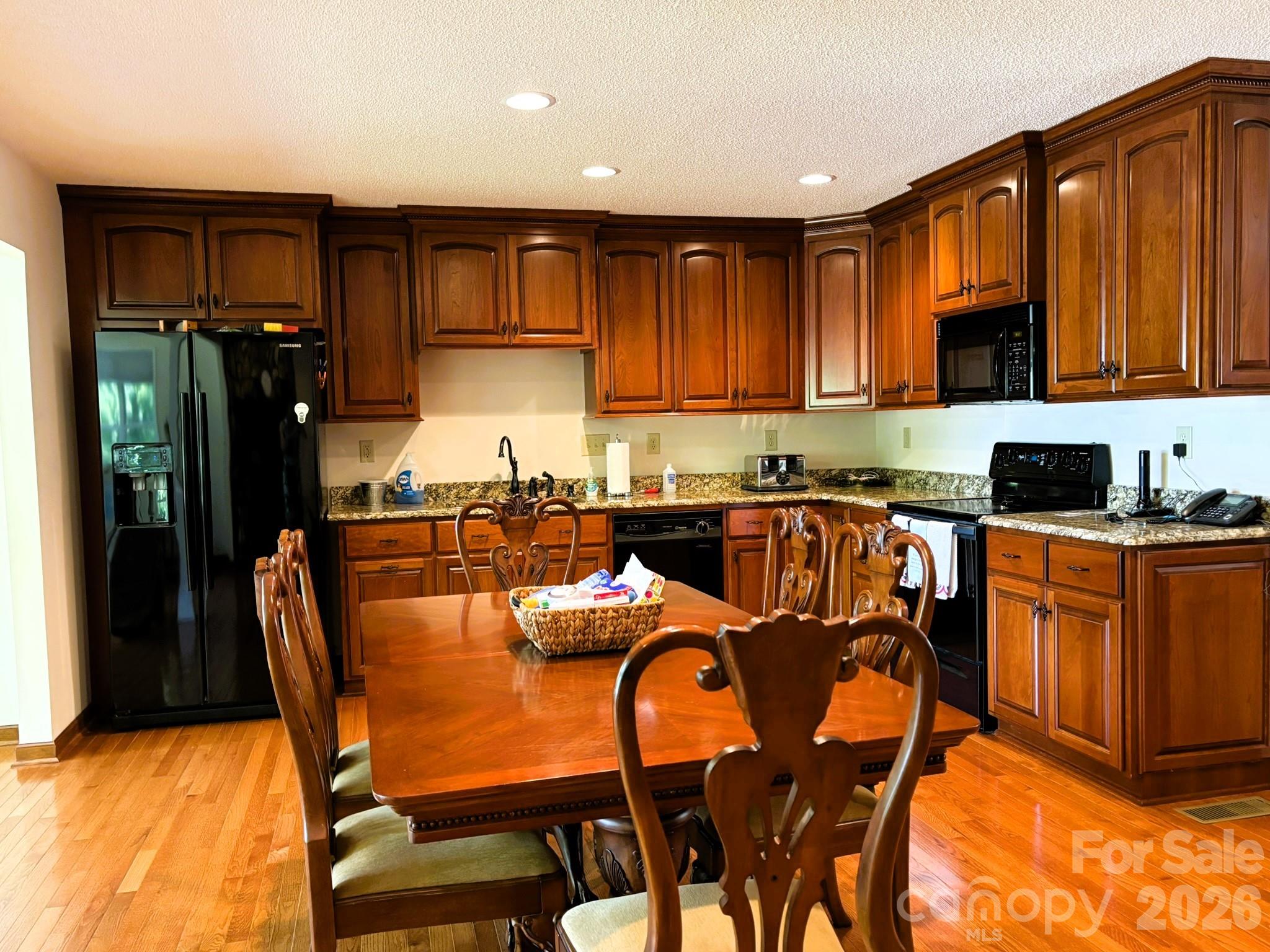 Kitchen Open Concept - 130 Canoe Court, Mount Gilead