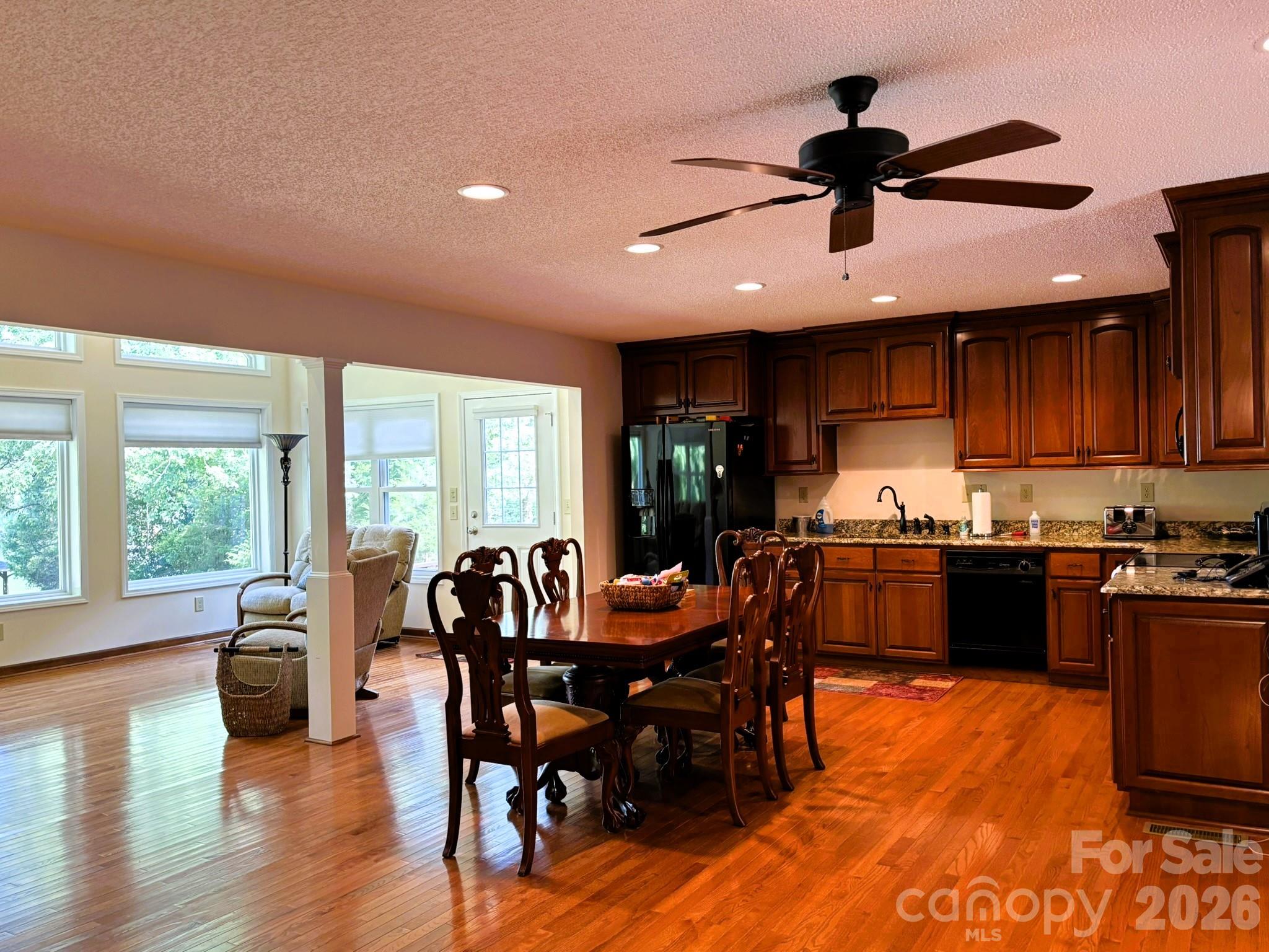 Kitchen Open Concept - 130 Canoe Court, Mount Gilead