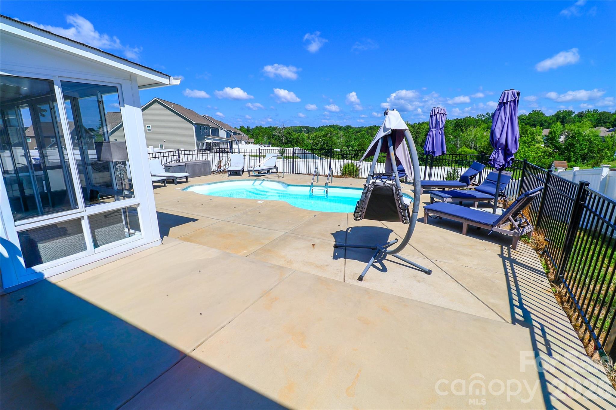 Single Family Residence at 109 E Americana Drive, Mooresville, photo 6 of 38