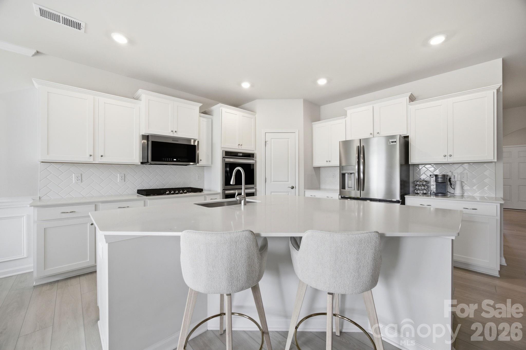 Single Family Residence at 1125 Lookout Shoals Drive, Fort Mill, photo 5 of 33