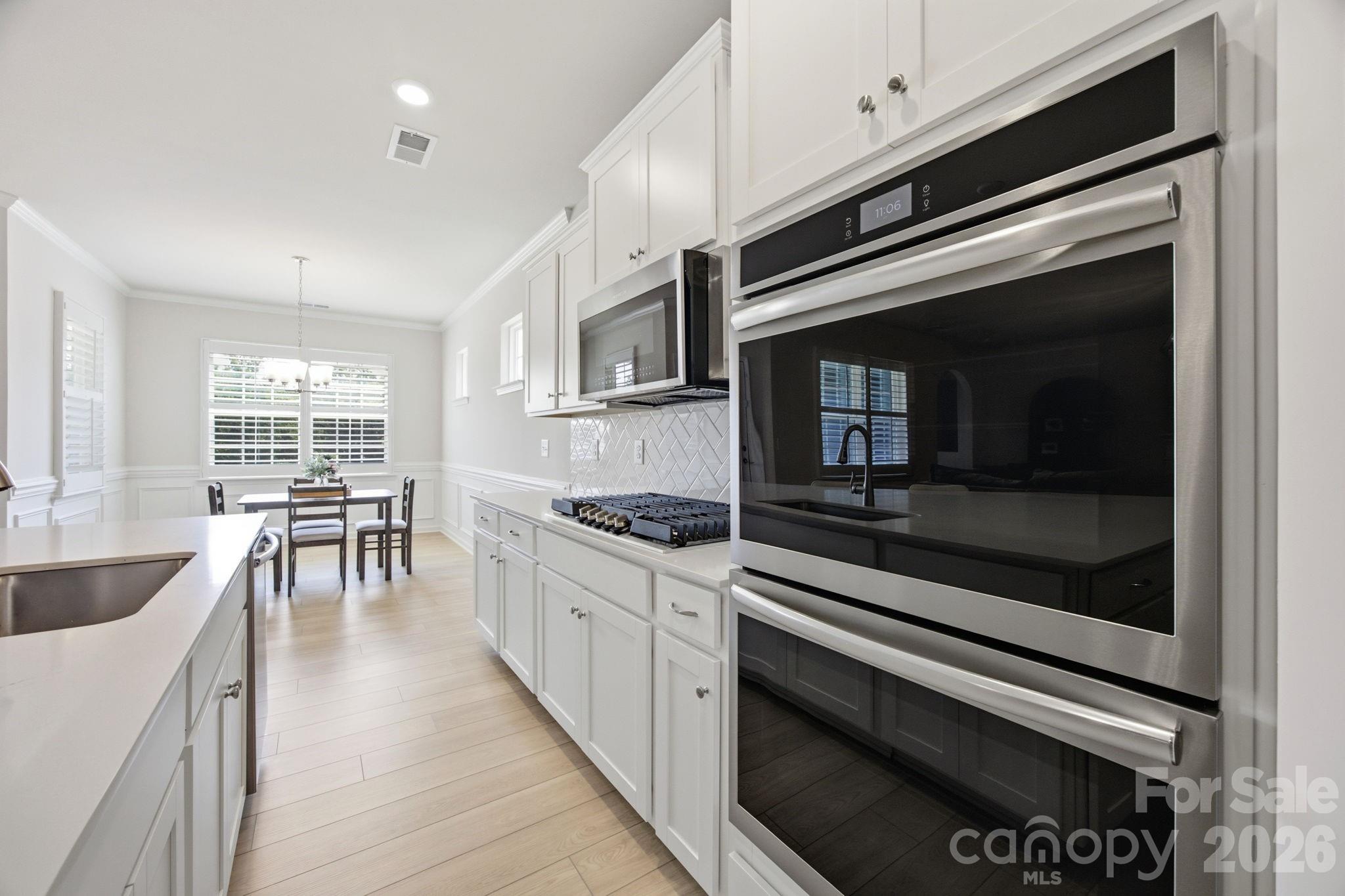 Single Family Residence at 1125 Lookout Shoals Drive, Fort Mill, photo 8 of 33