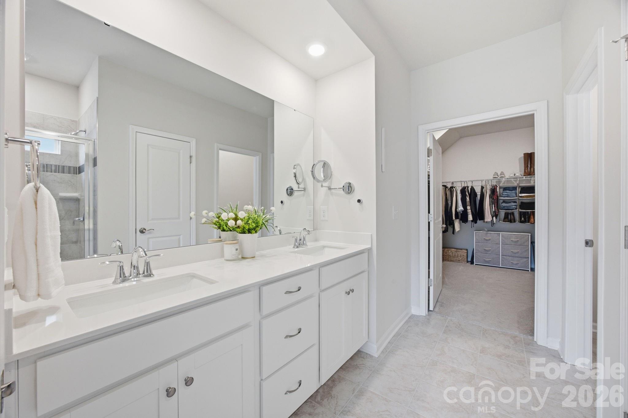 Single Family Residence at 1125 Lookout Shoals Drive, Fort Mill, photo 14 of 33