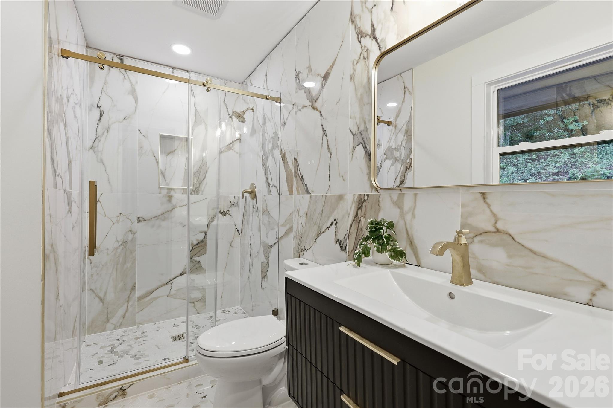 Primary Ensuite - 30 Top Of The Mountain Road, Hendersonville