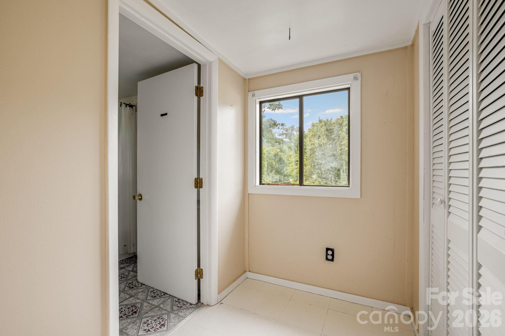 Single Family Residence at 82 Hill Street, Hot Springs, photo 12 of 42