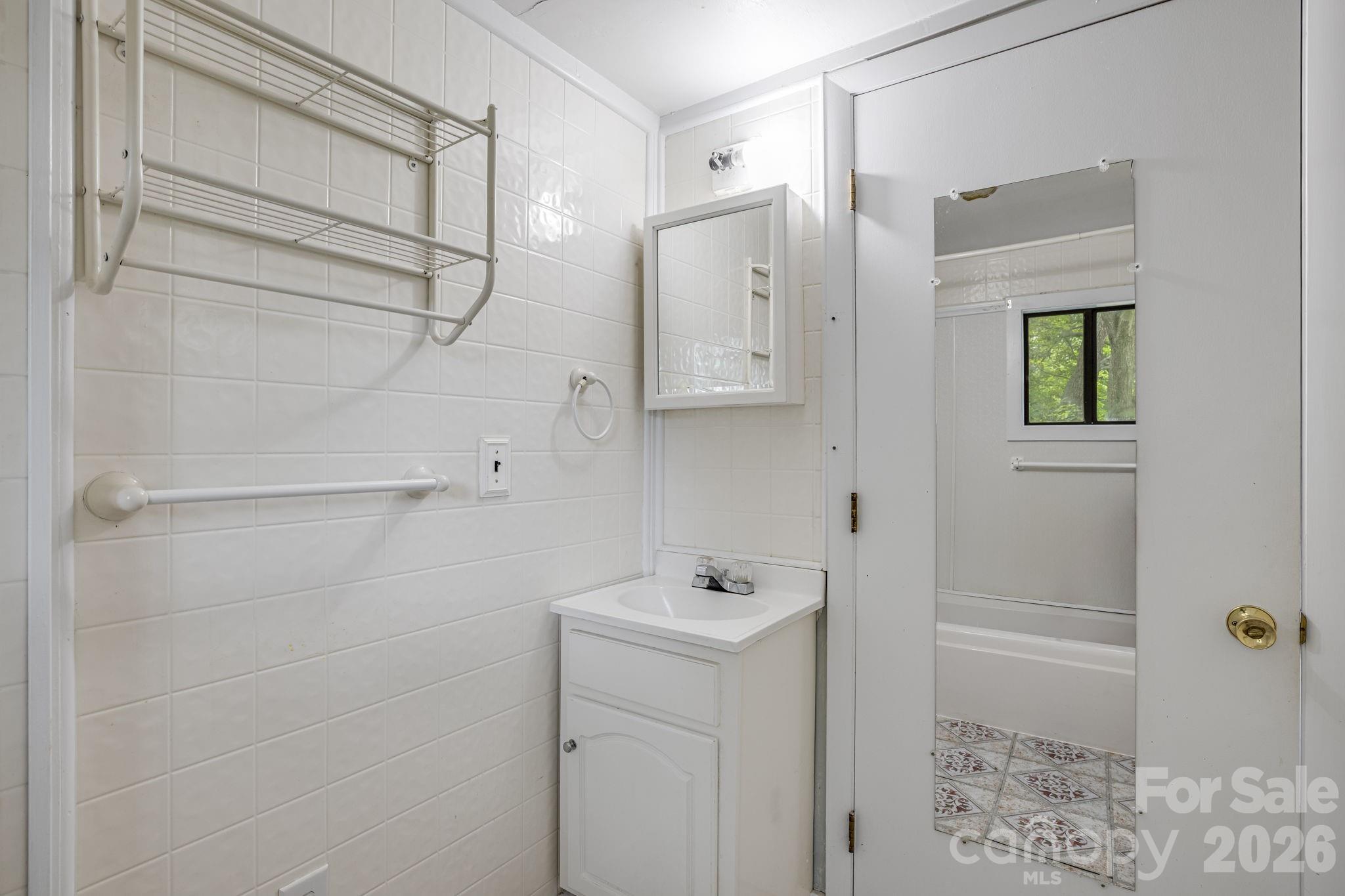 Single Family Residence at 82 Hill Street, Hot Springs, photo 20 of 42