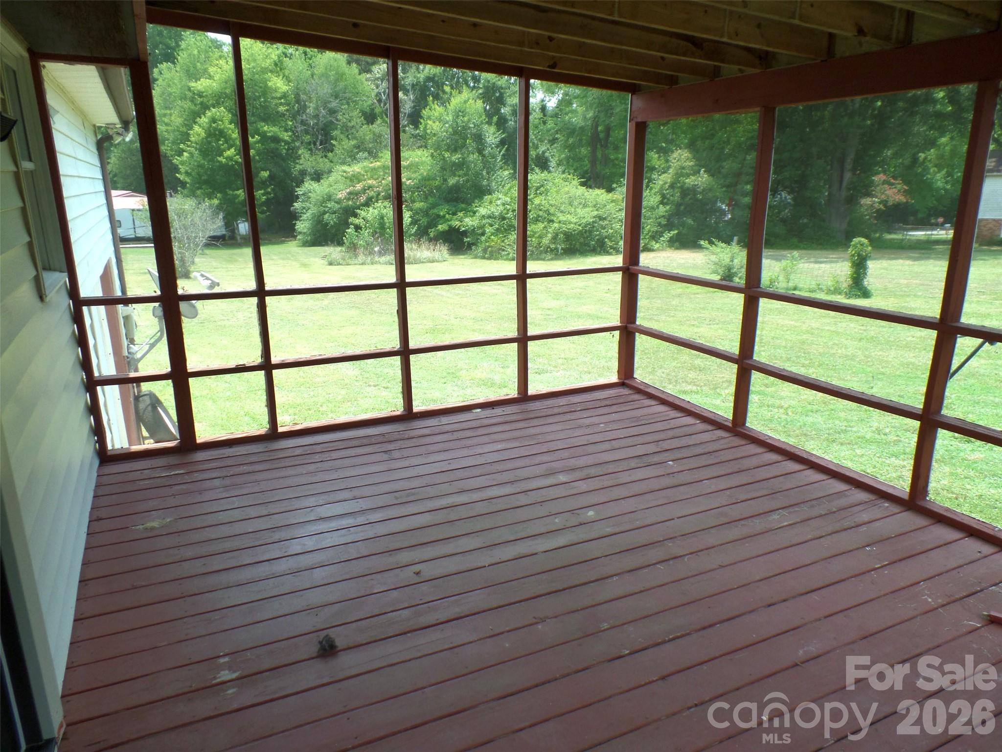 Screened porch - 3333 Hunawill Street, Claremont