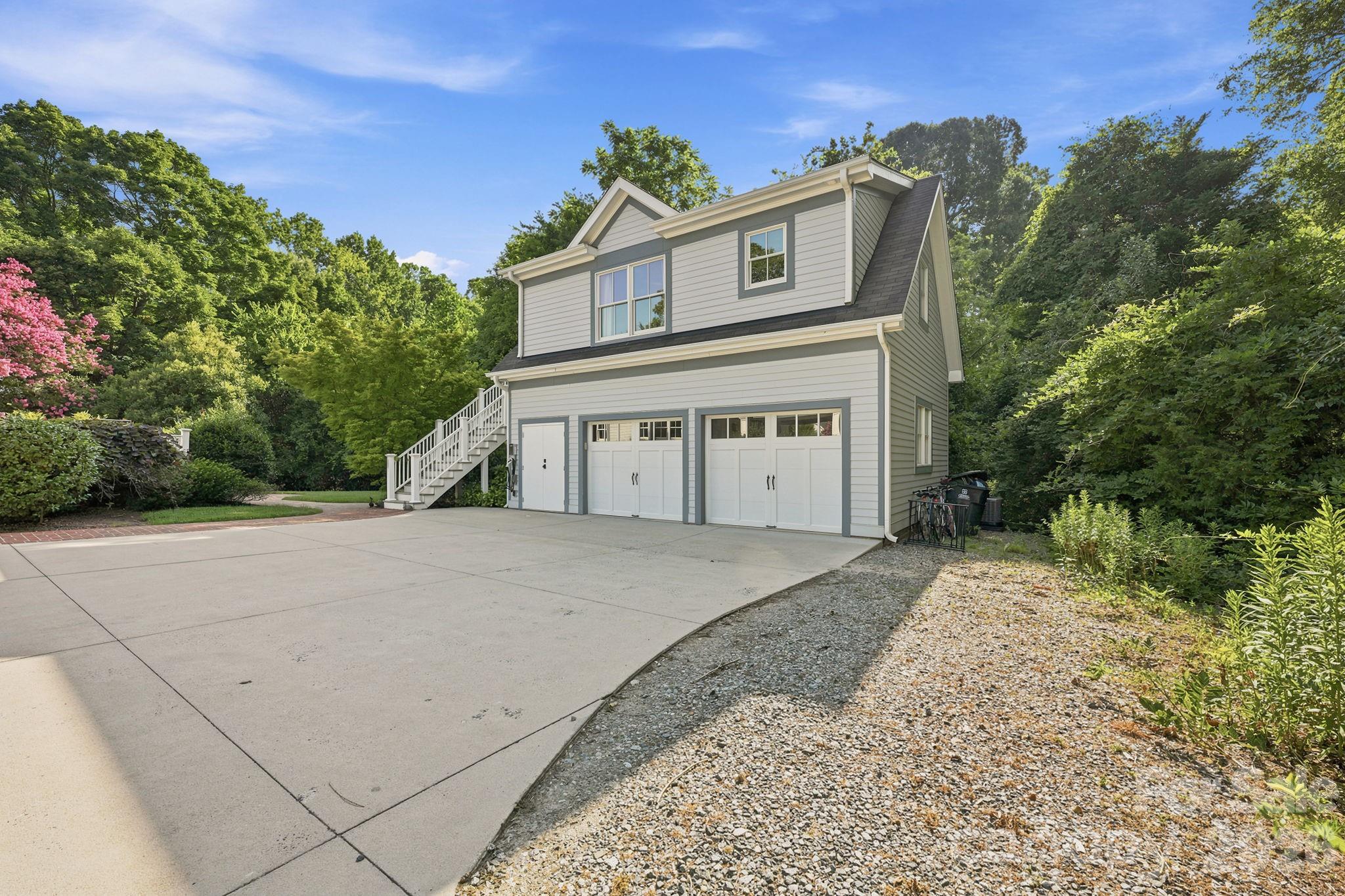 Detached Garage - 519 South Street, Davidson