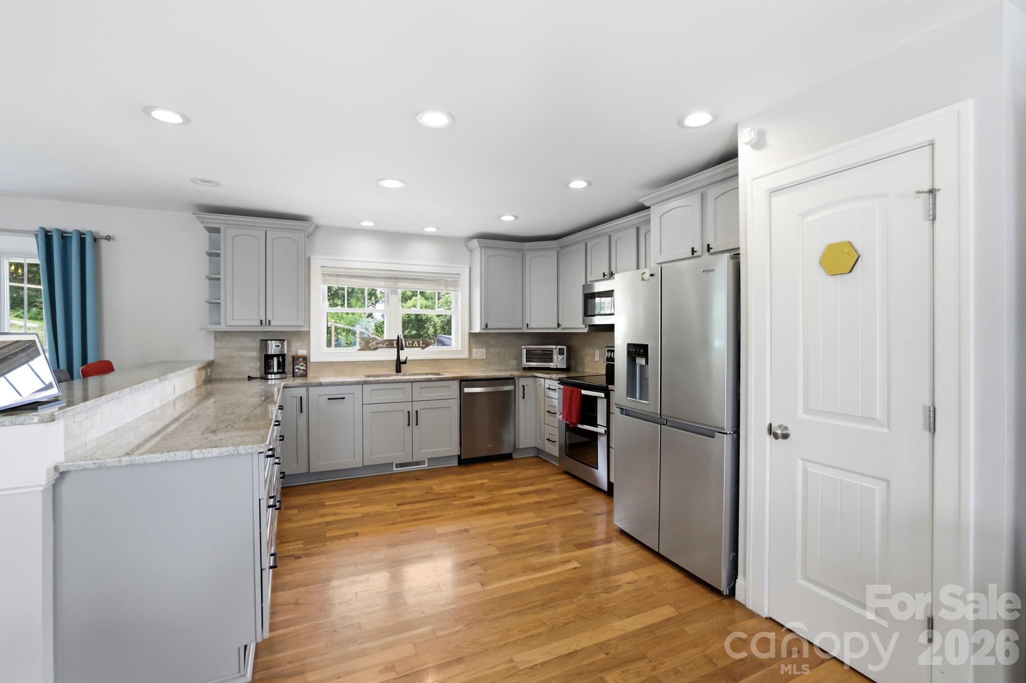 Plenty of Counterspace and Pantry - 26 Crestwood Drive, Arden