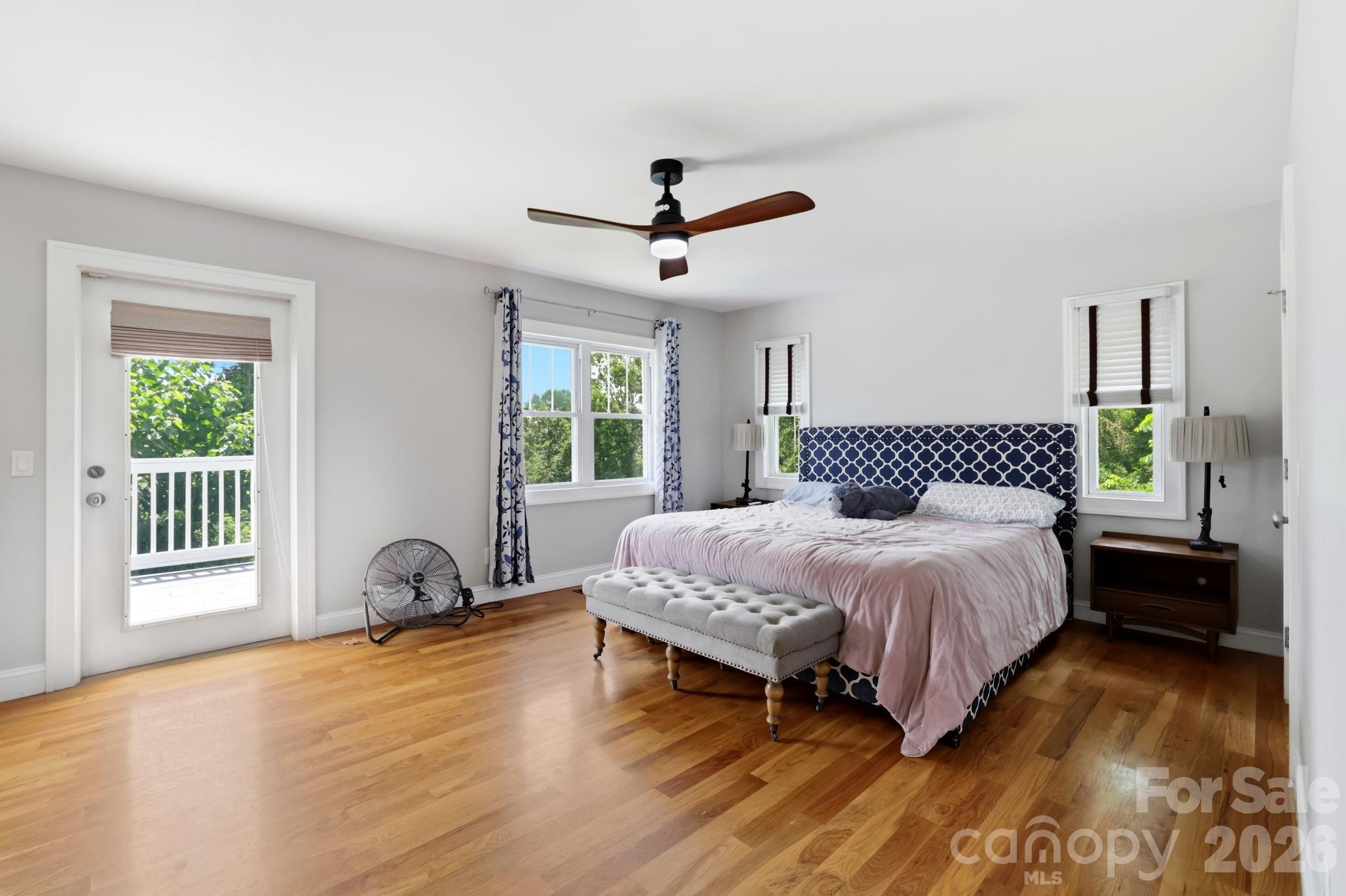 Spacious Primary Bedroom - 26 Crestwood Drive, Arden