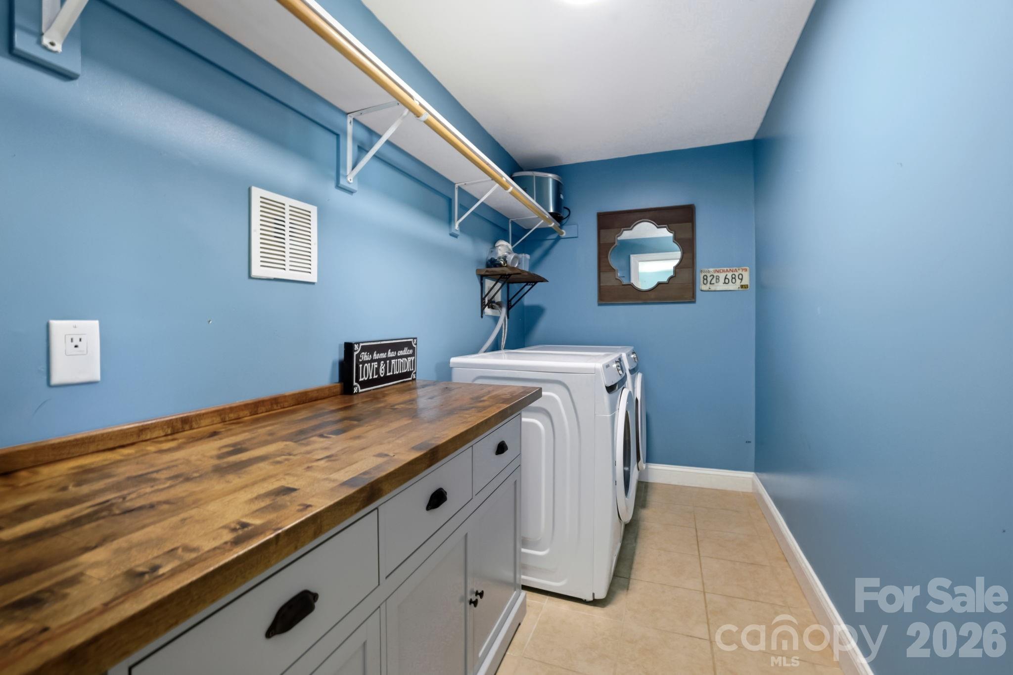 Large Laundry room - 26 Crestwood Drive, Arden
