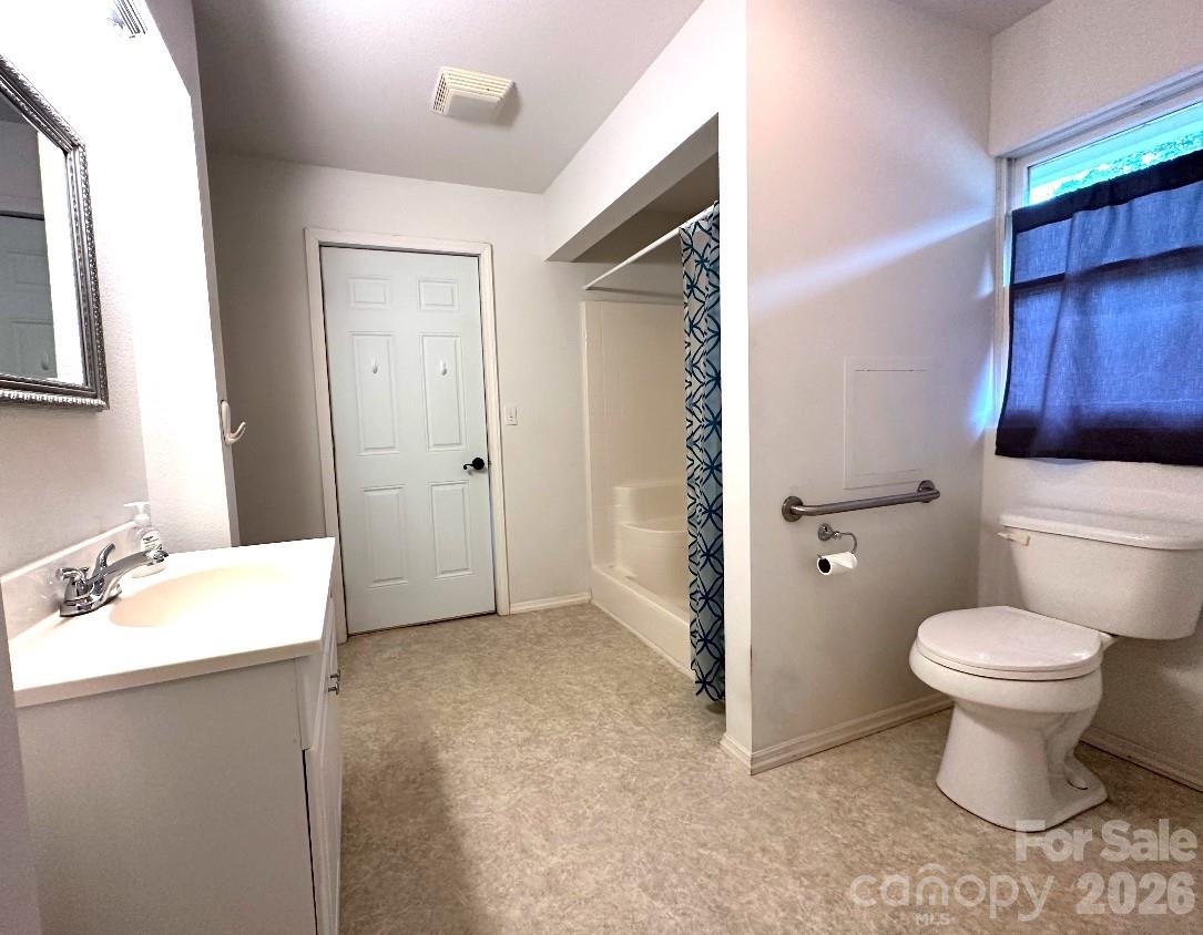 Primary Bath - 1567 Newfound Road, Leicester