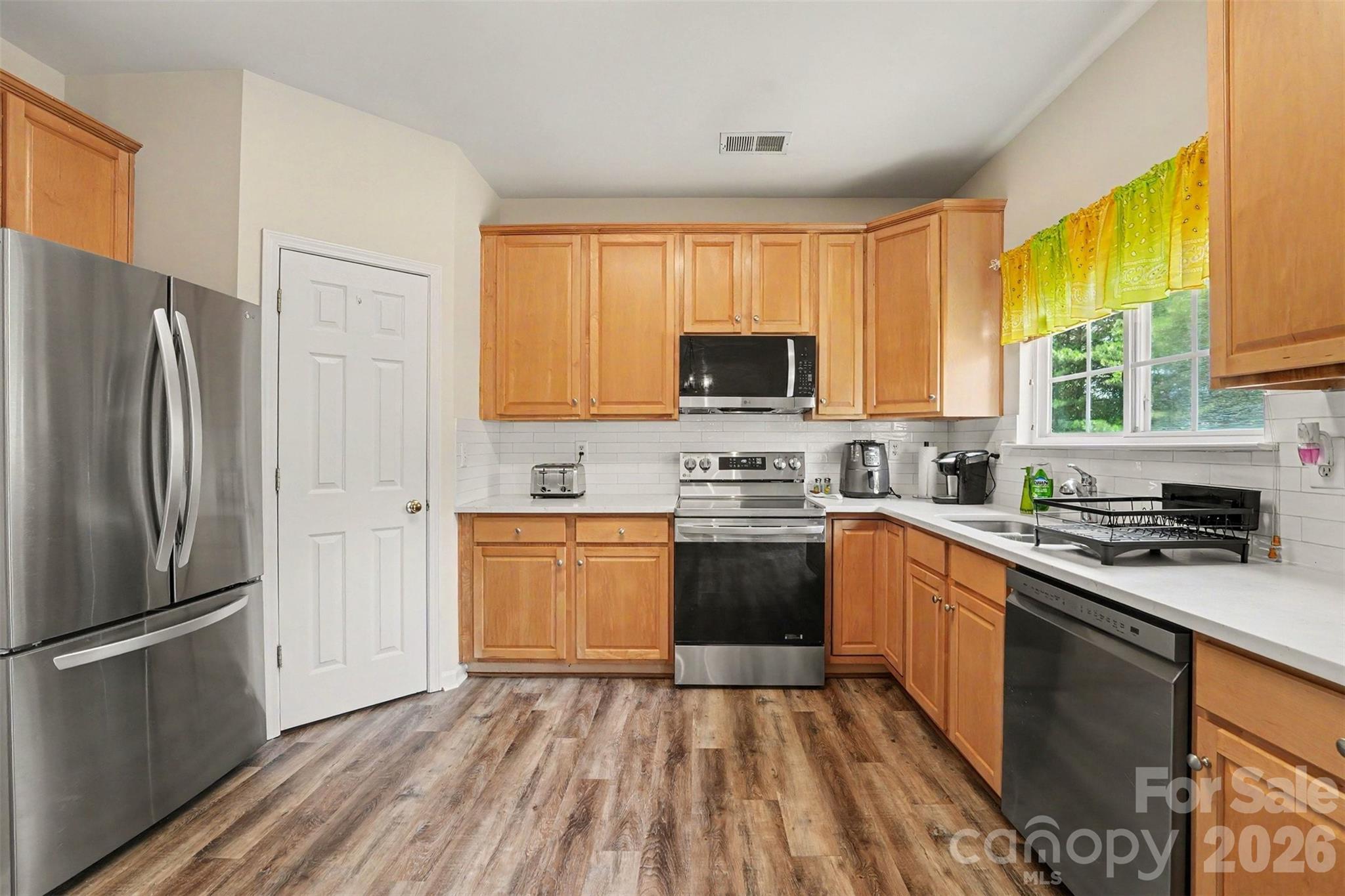 Townhouse at 9866 Treeside Lane, Matthews, photo 4 of 20