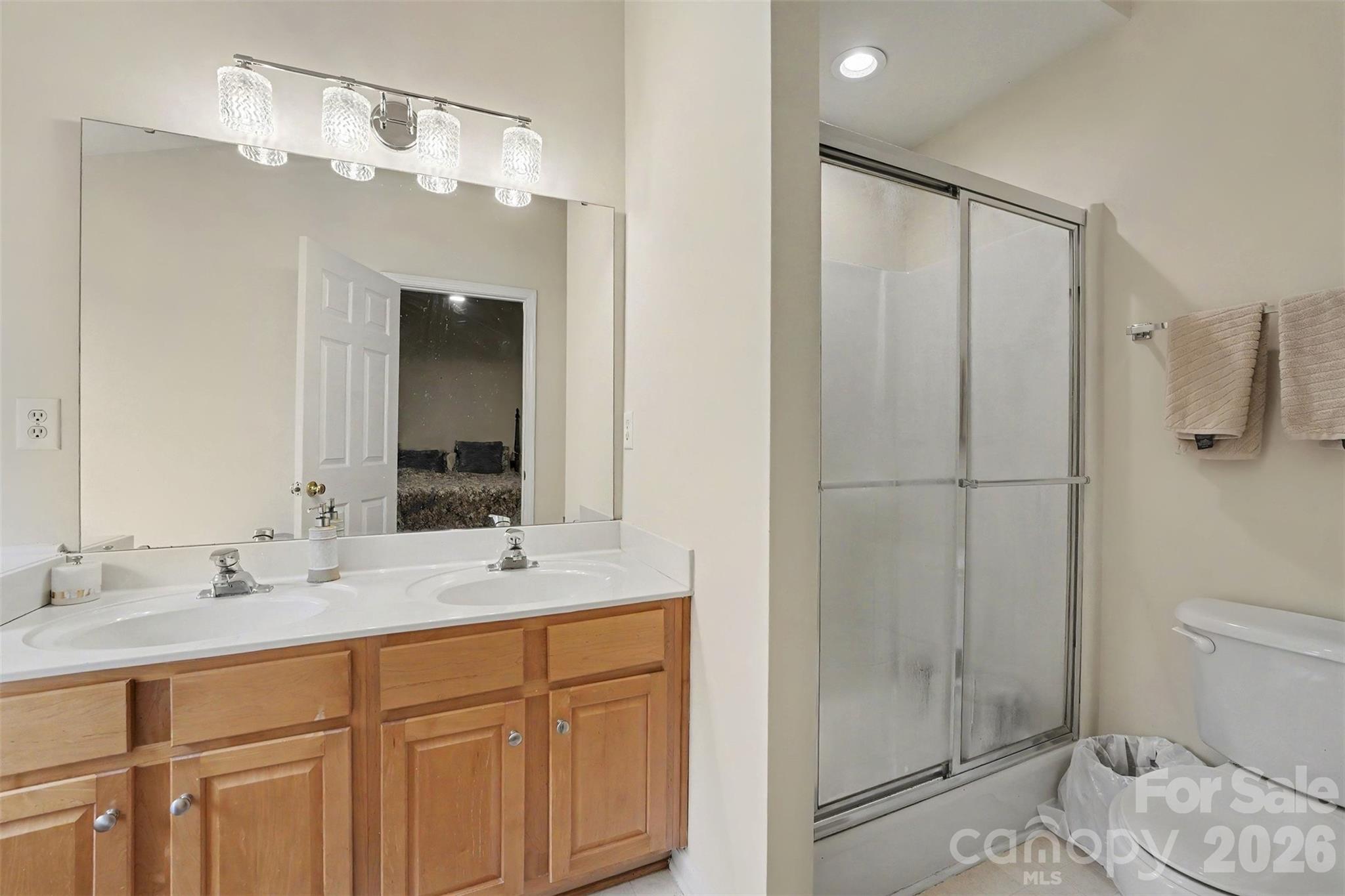 Primary suite full bathroom with double sinks - 9866 Treeside Lane, Matthews