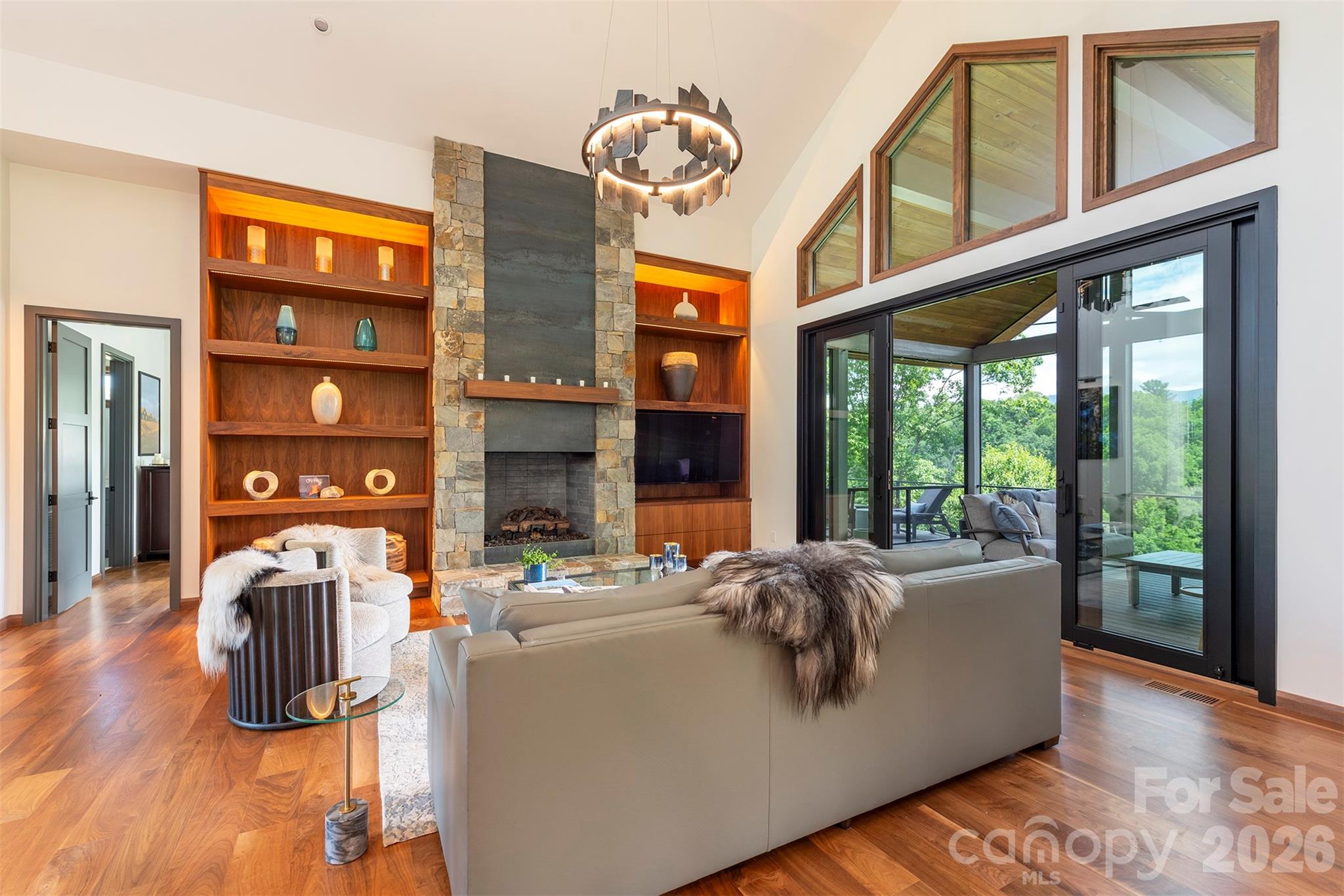 Dramatic buildins allow for open space and personal display of art - 158 Riverbend Forest Drive, Asheville