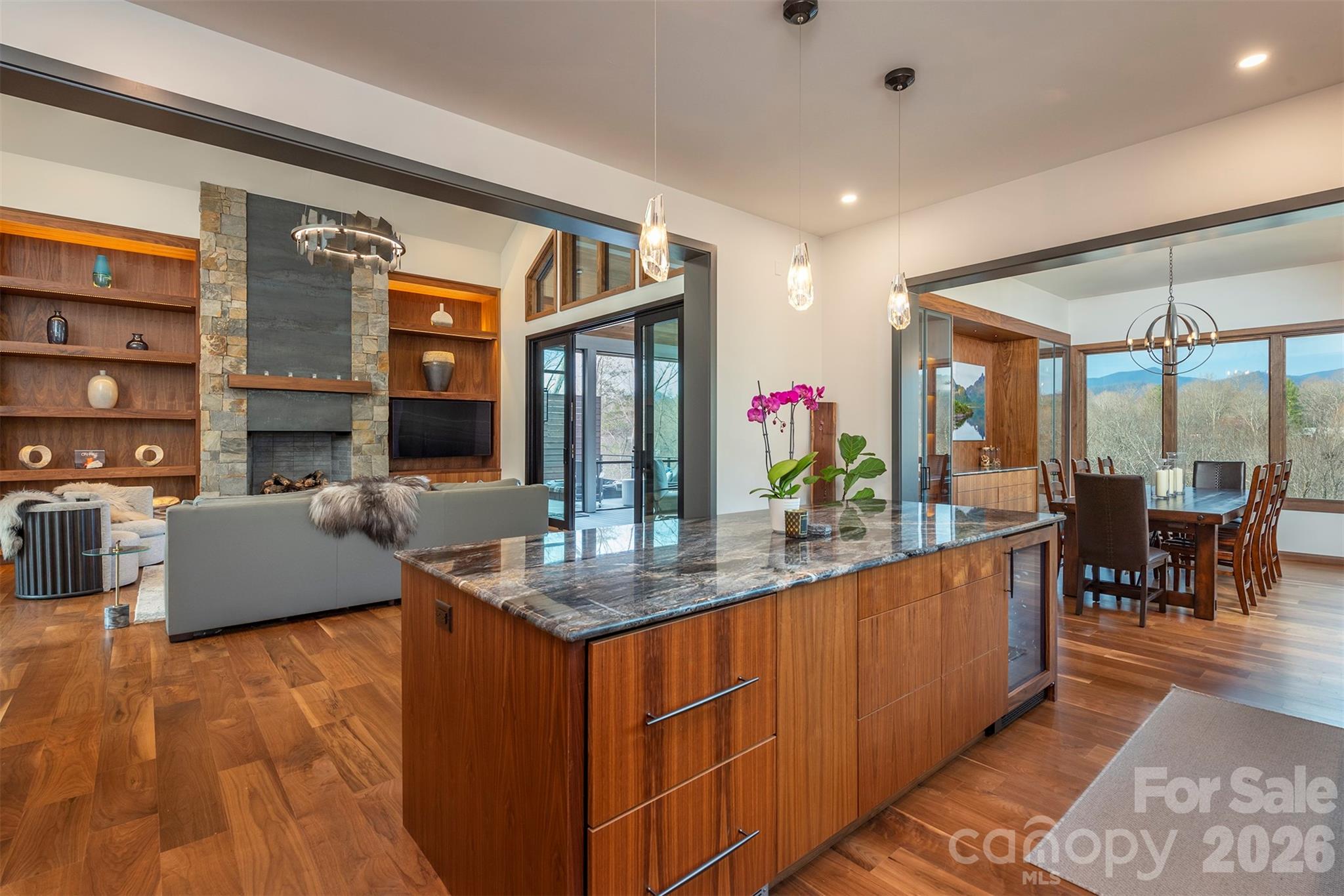 Custom Build it and easy flow for entertaining - 158 Riverbend Forest Drive, Asheville