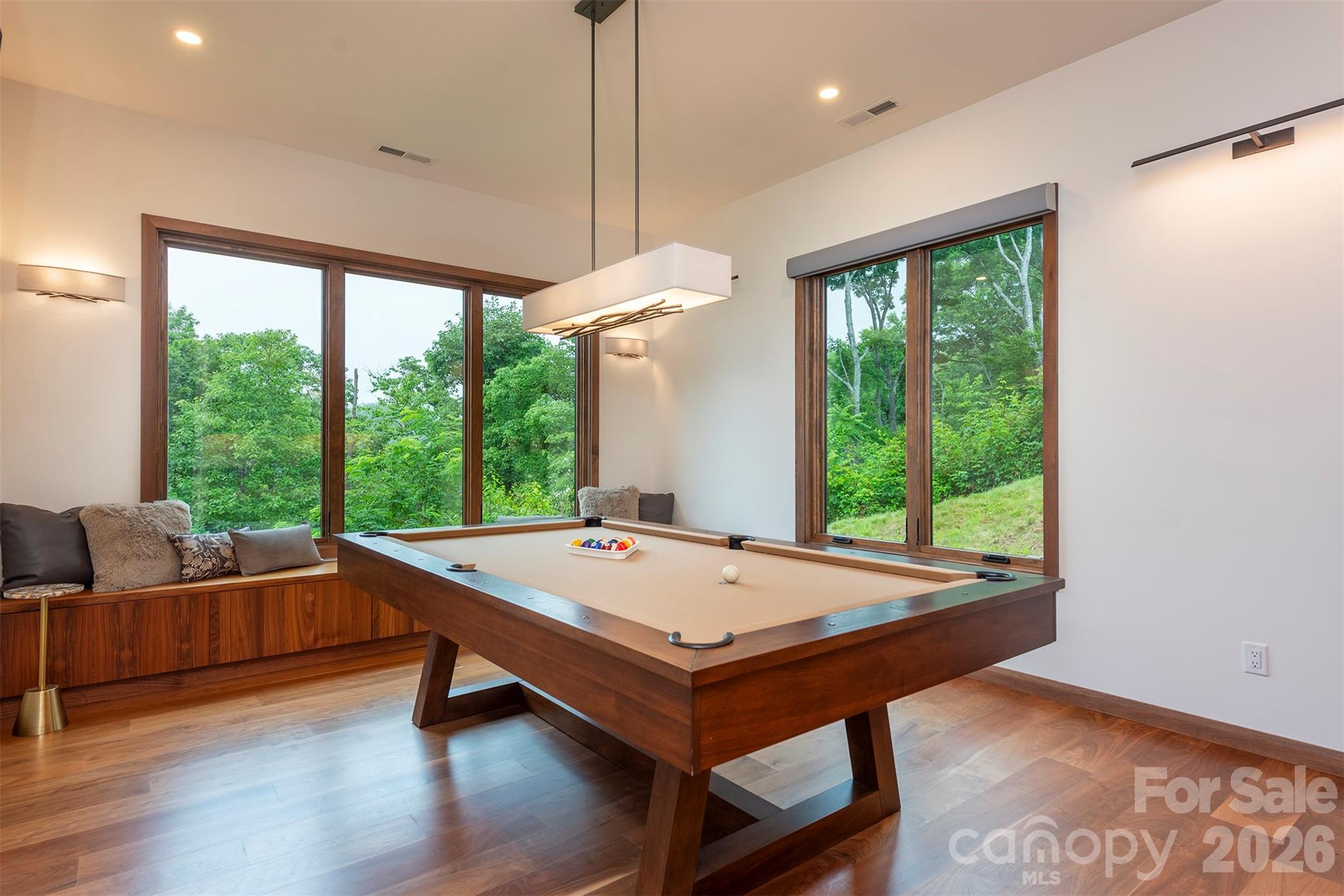 Pool room with build ins and amazing views - 158 Riverbend Forest Drive, Asheville