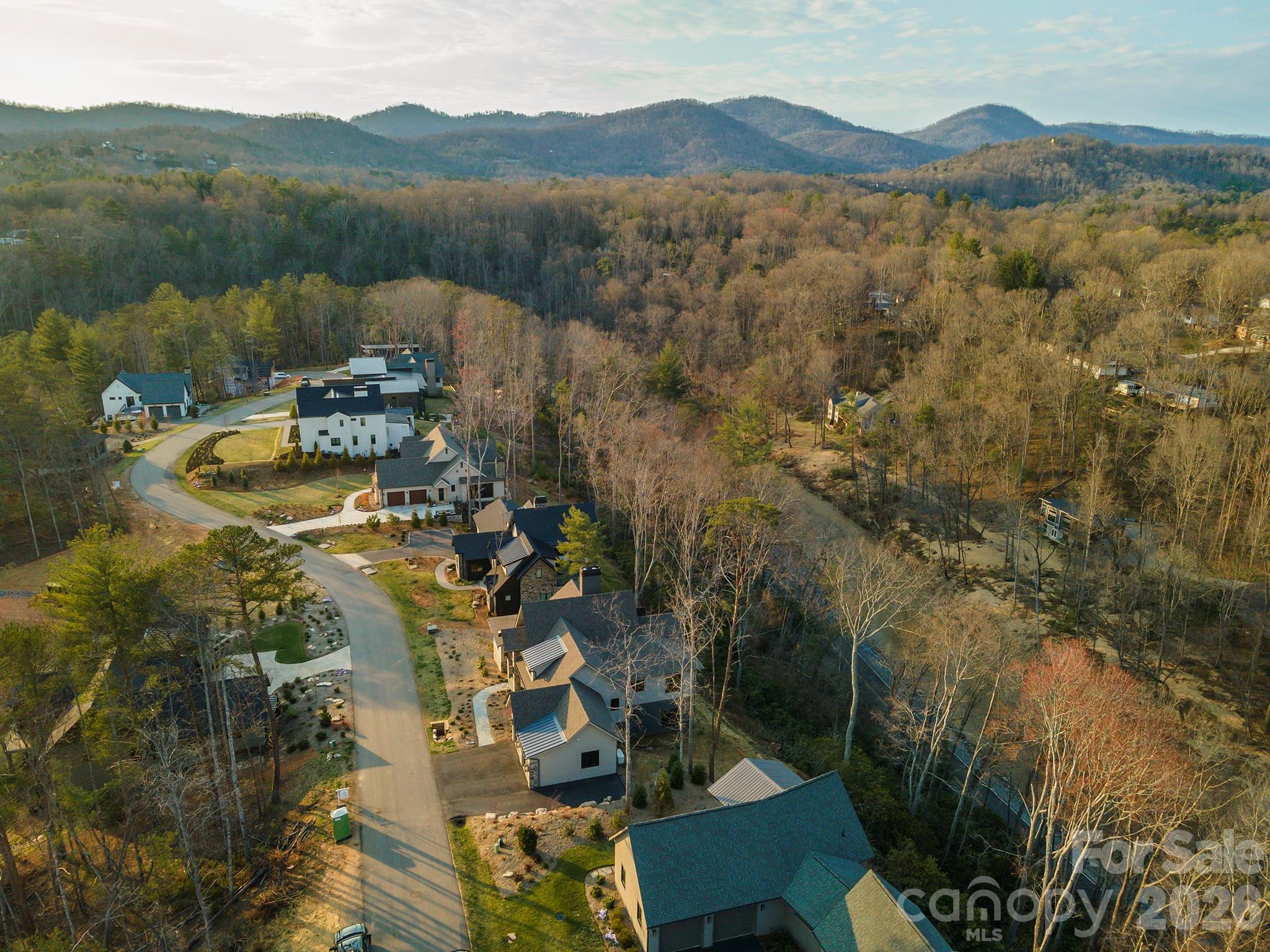 Small Community with mountain views to enjoy - 158 Riverbend Forest Drive, Asheville