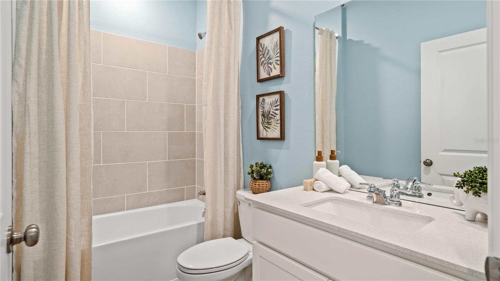 Single Family Residence at 4946 WALTHAM FOREST DR, DAVENPORT, photo 9 of 25